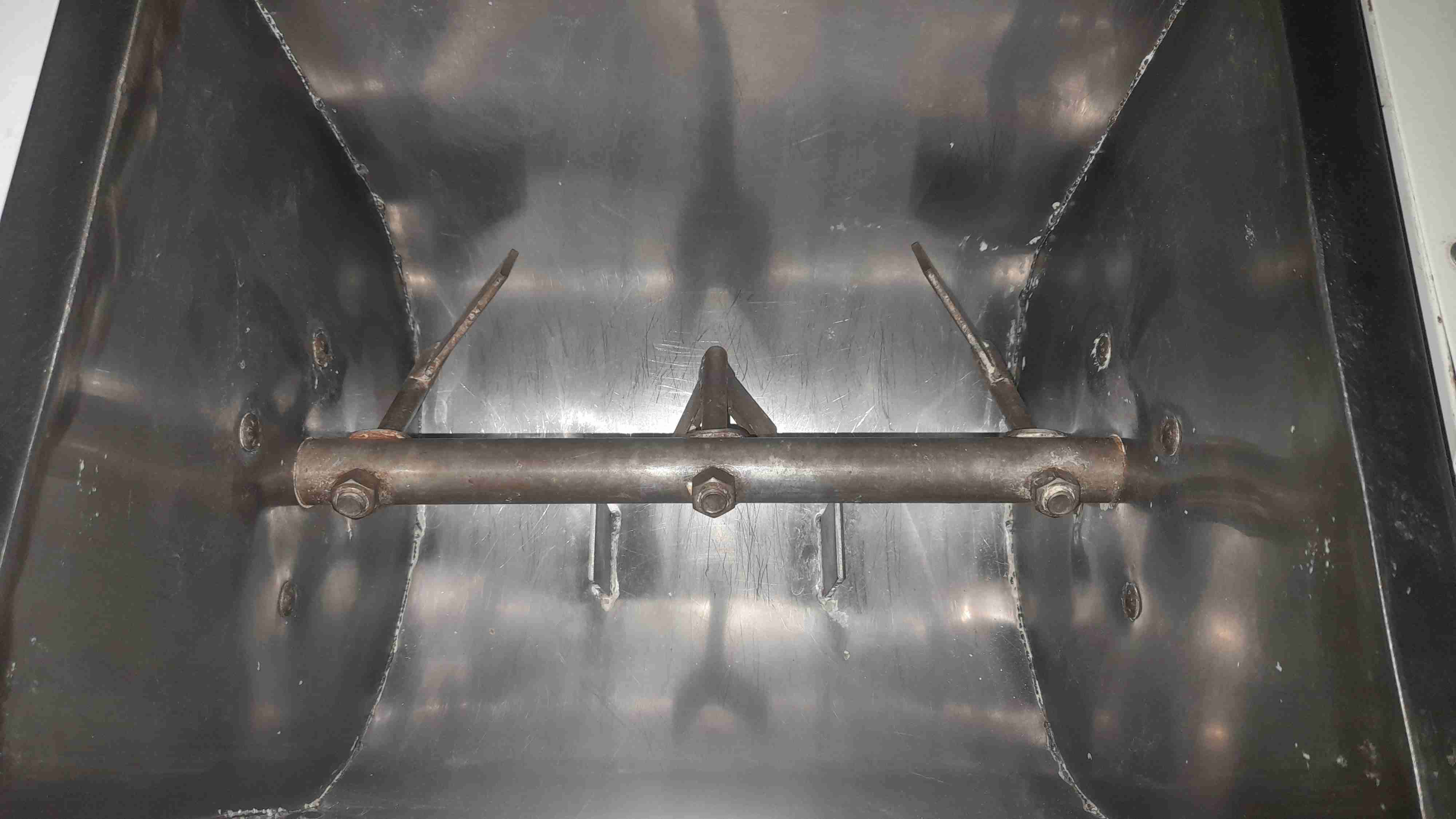 Amasadora industrial 68cm - miniatura 4