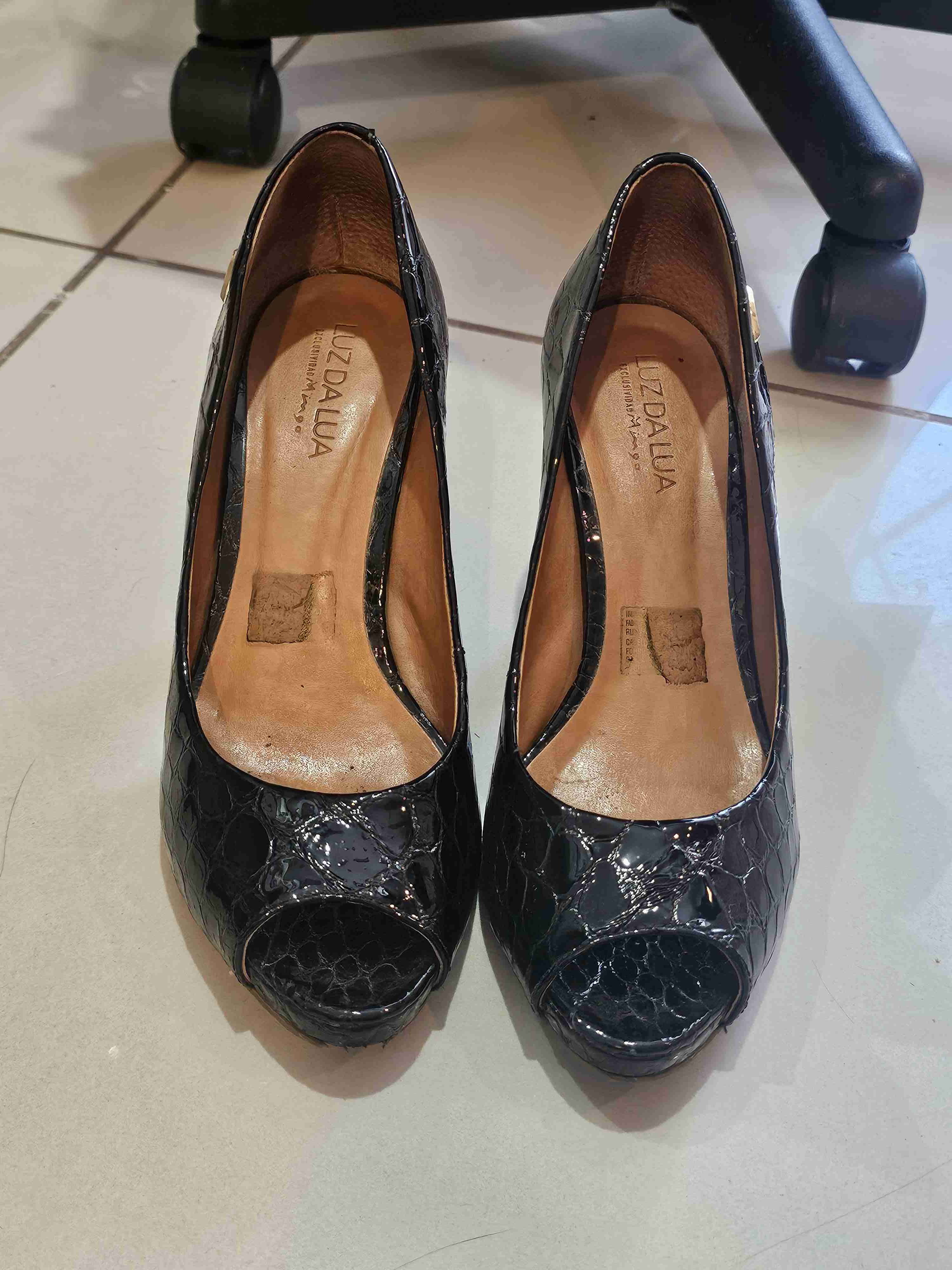 Zapatos negros de charol