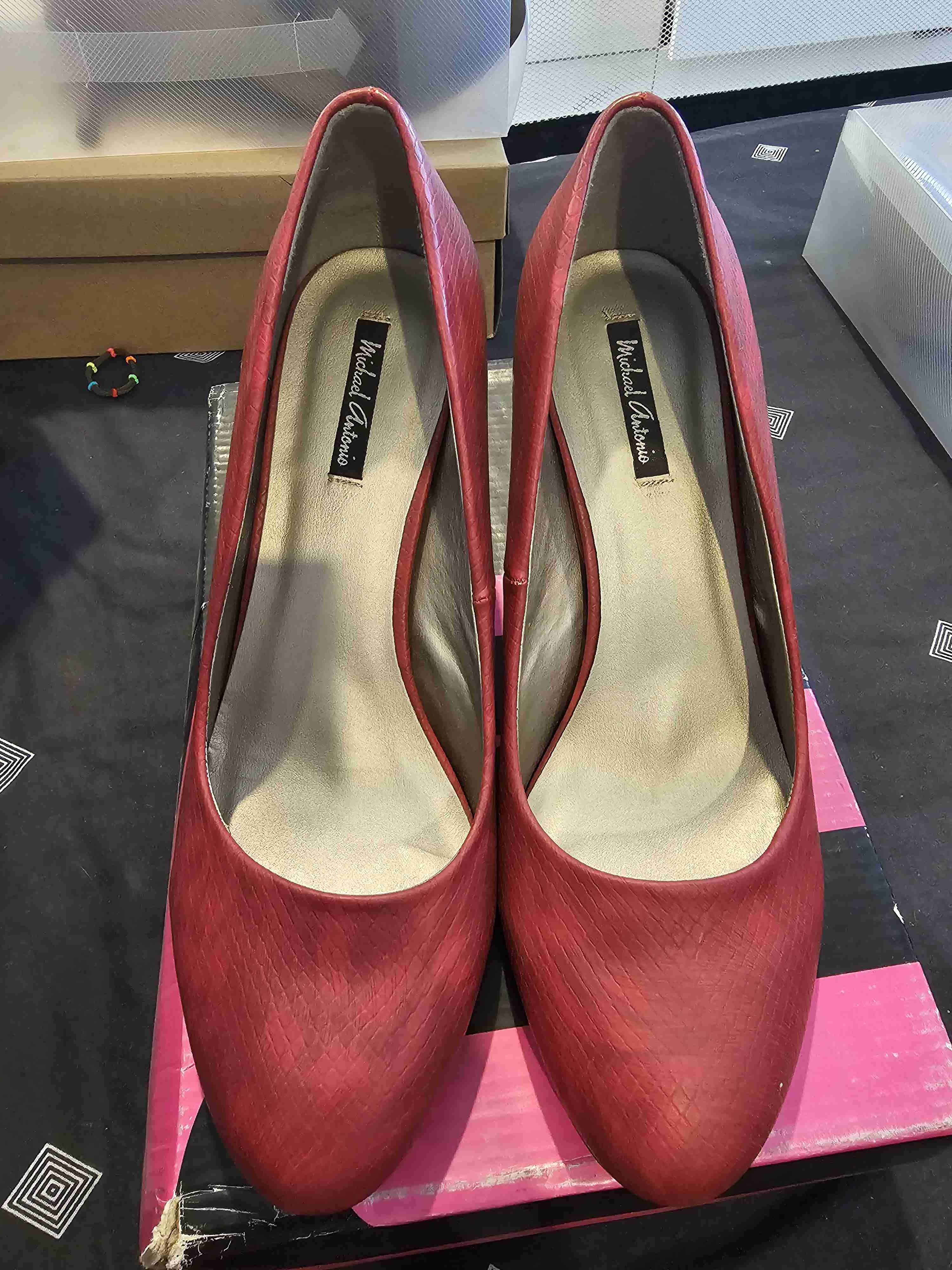 Zapatos de tacón rojo elegante - miniatura 2