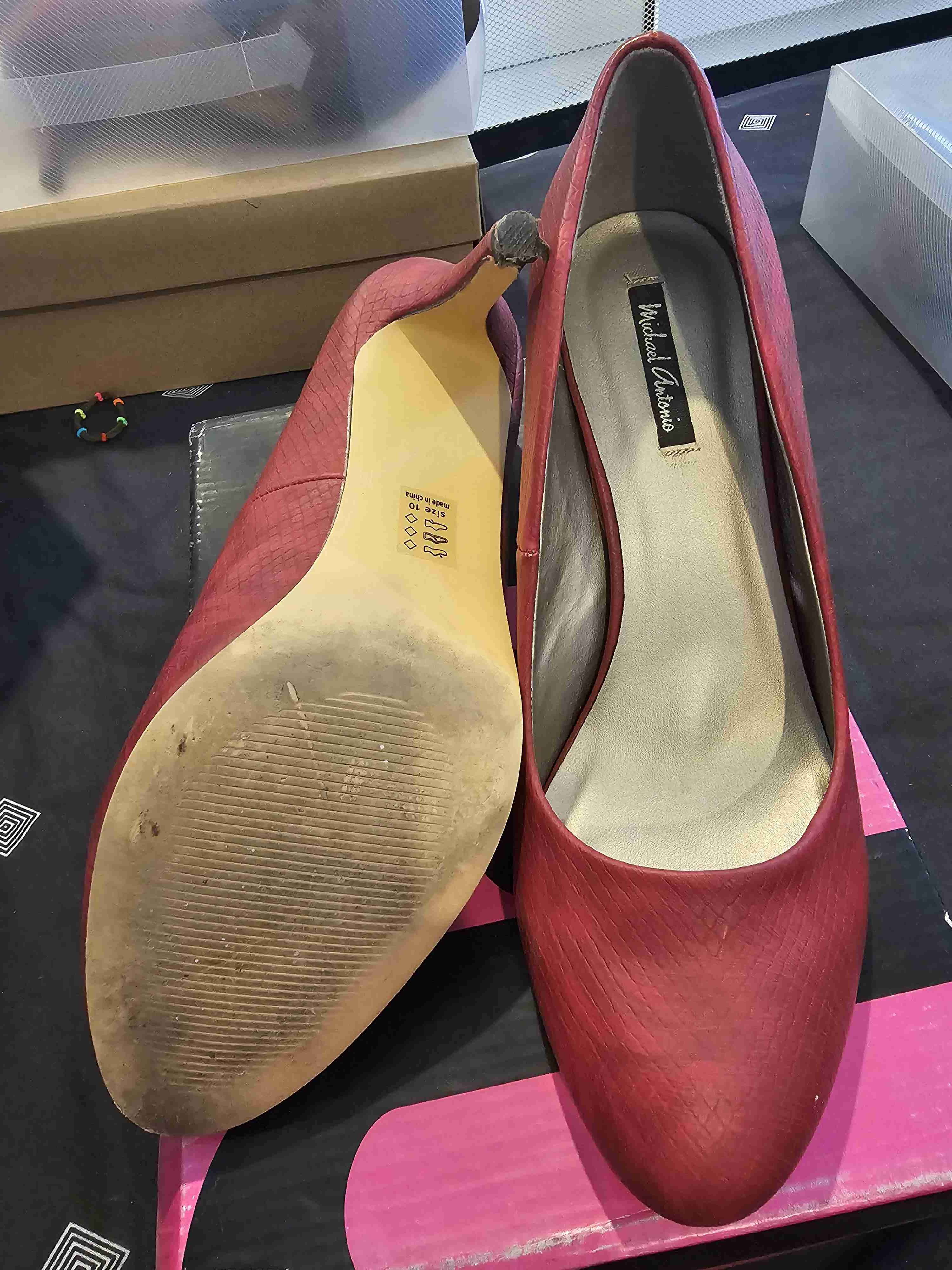 Zapatos de tacón rojo elegante - miniatura 3