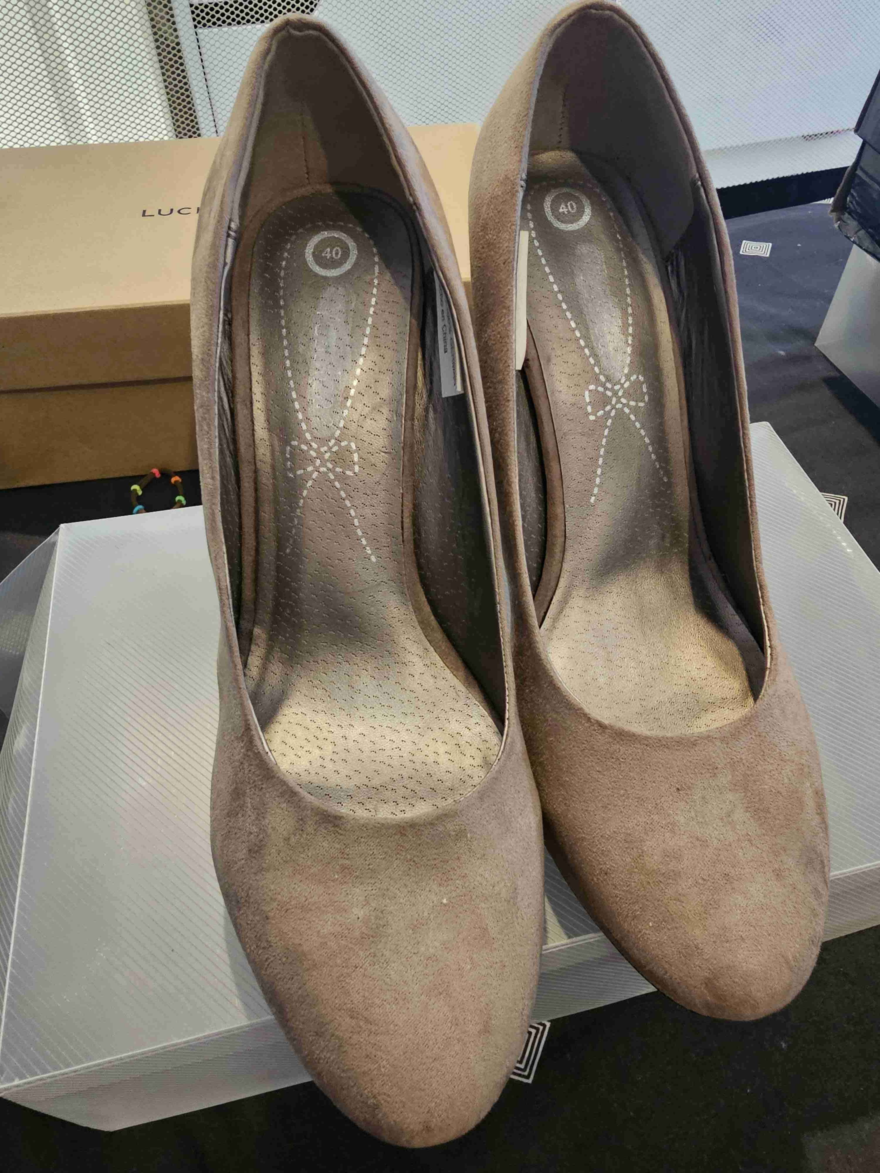 Zapatos de tacón beige talla 40 - miniatura 2