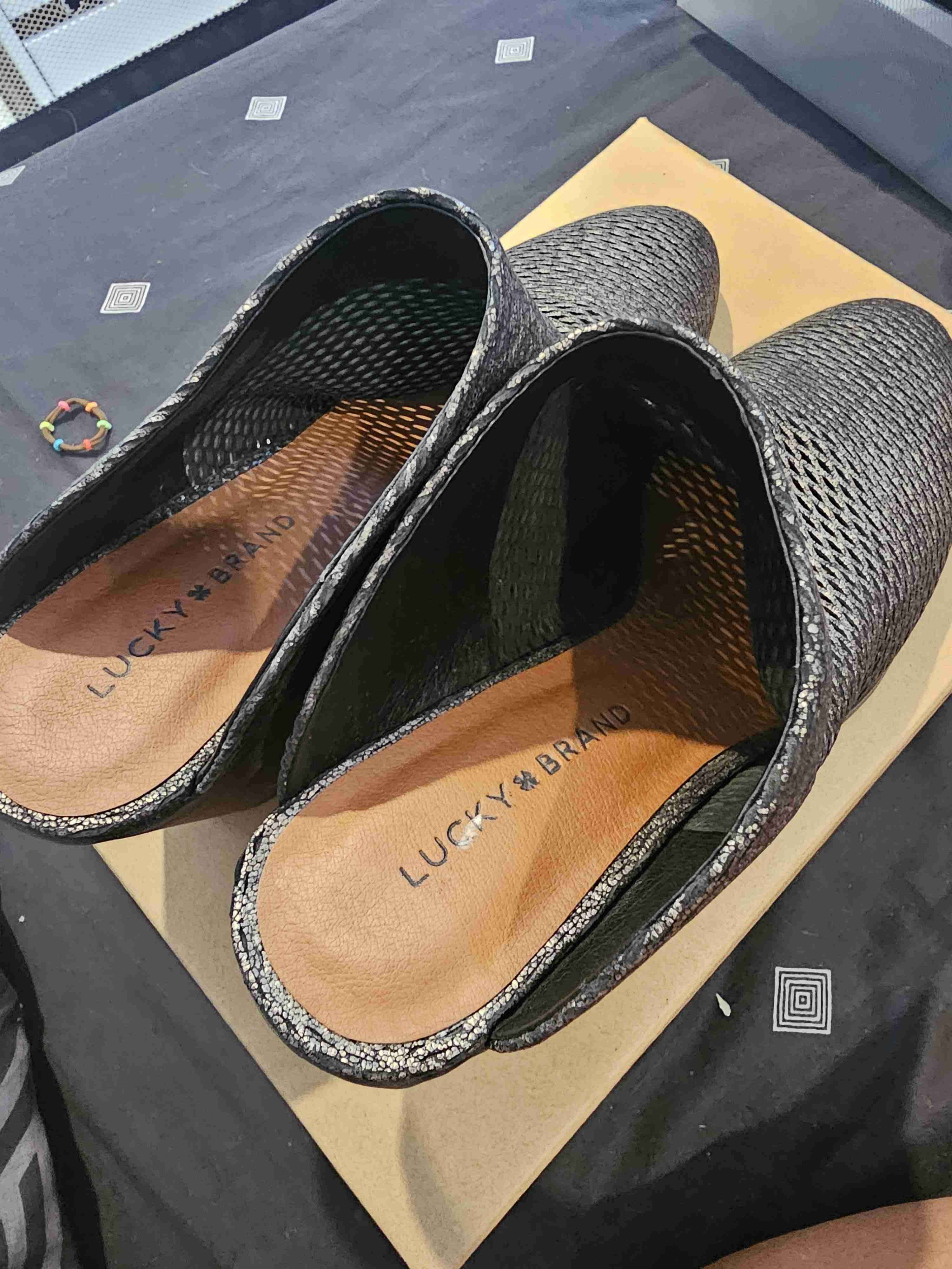 Botines negros texturizados lucky brand - miniatura 3