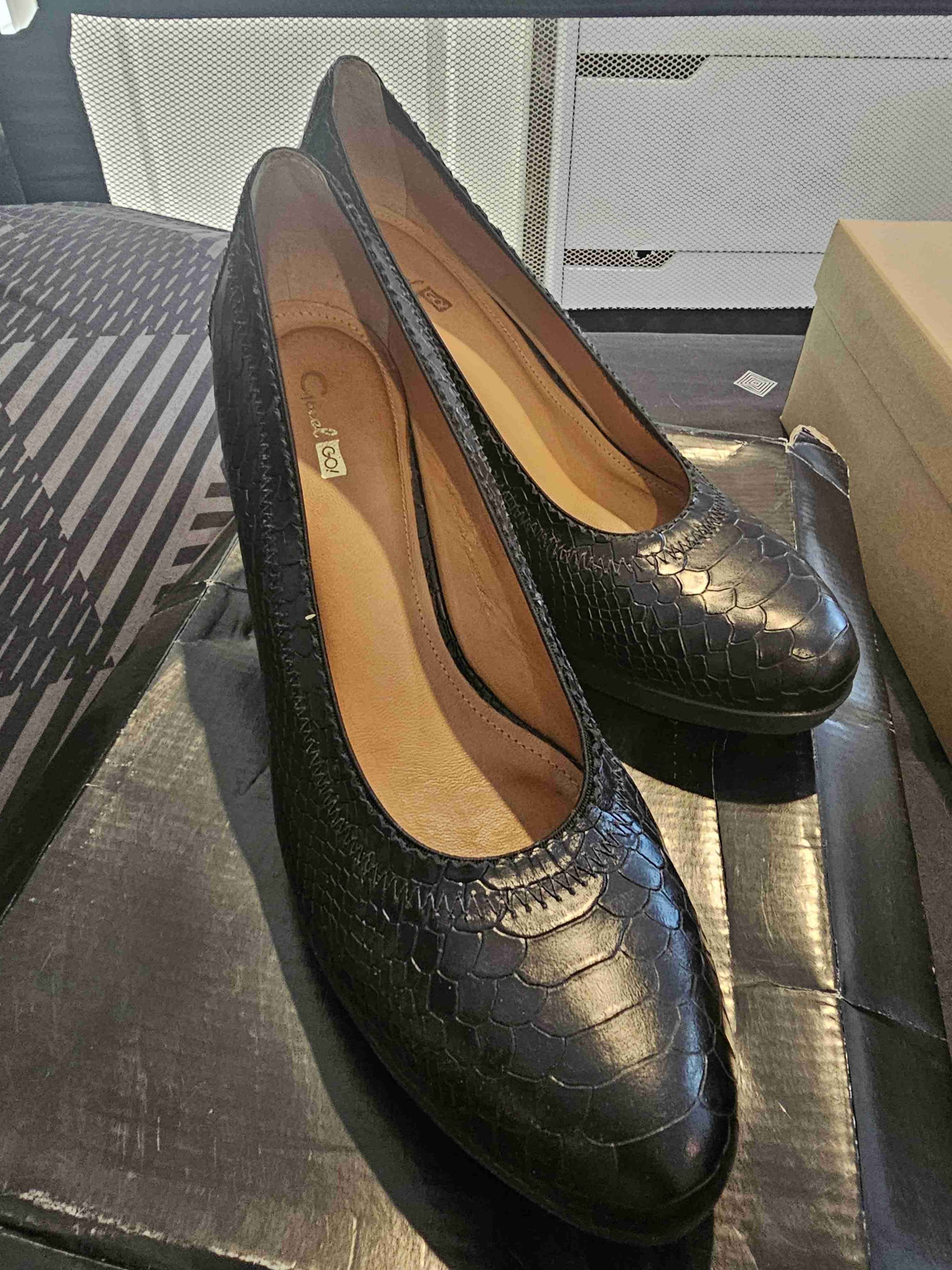 Zapatos negros con textura gacel - miniatura 3