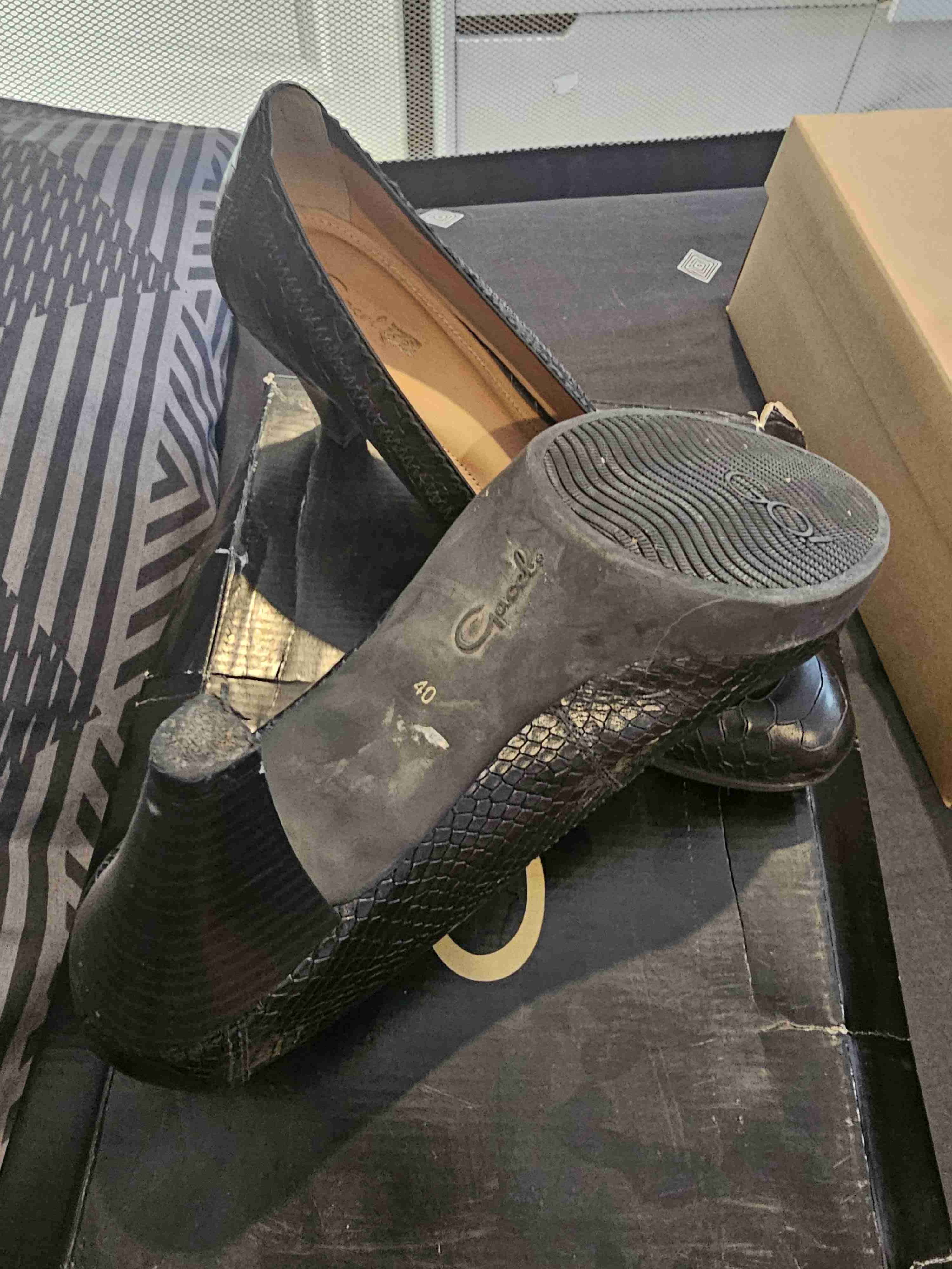 Zapatos negros con textura gacel - miniatura 4