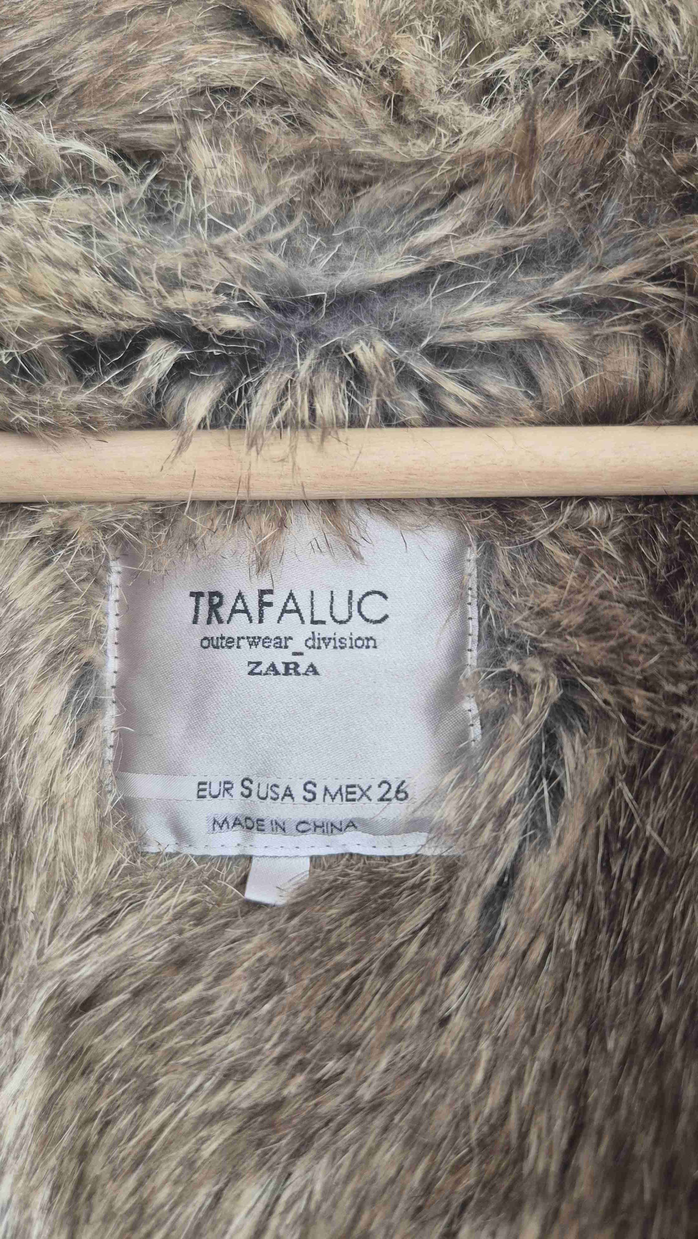 Parka zara verde con capucha de piel sintética - miniatura 2