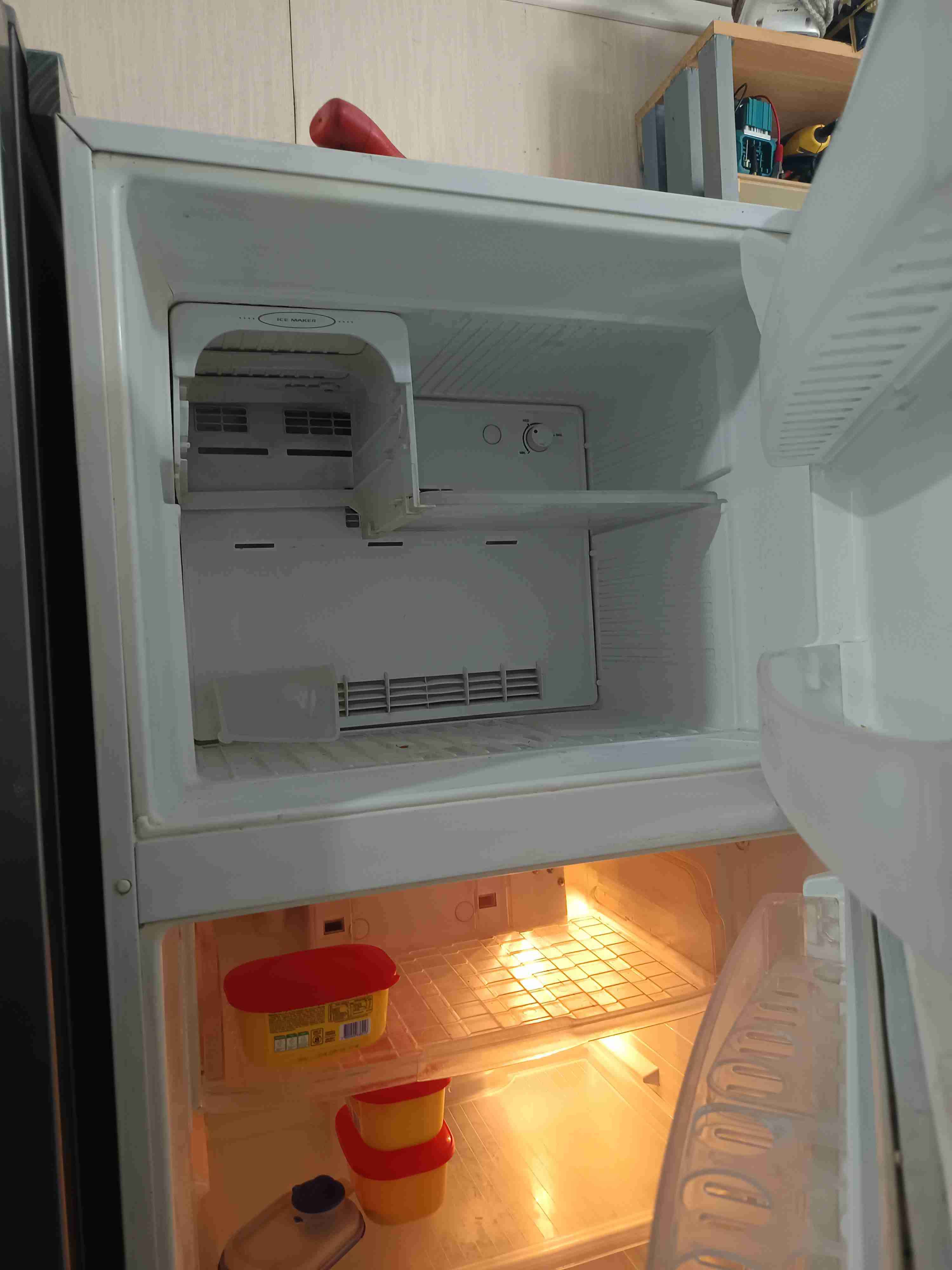 Refrigerador con congelador superior