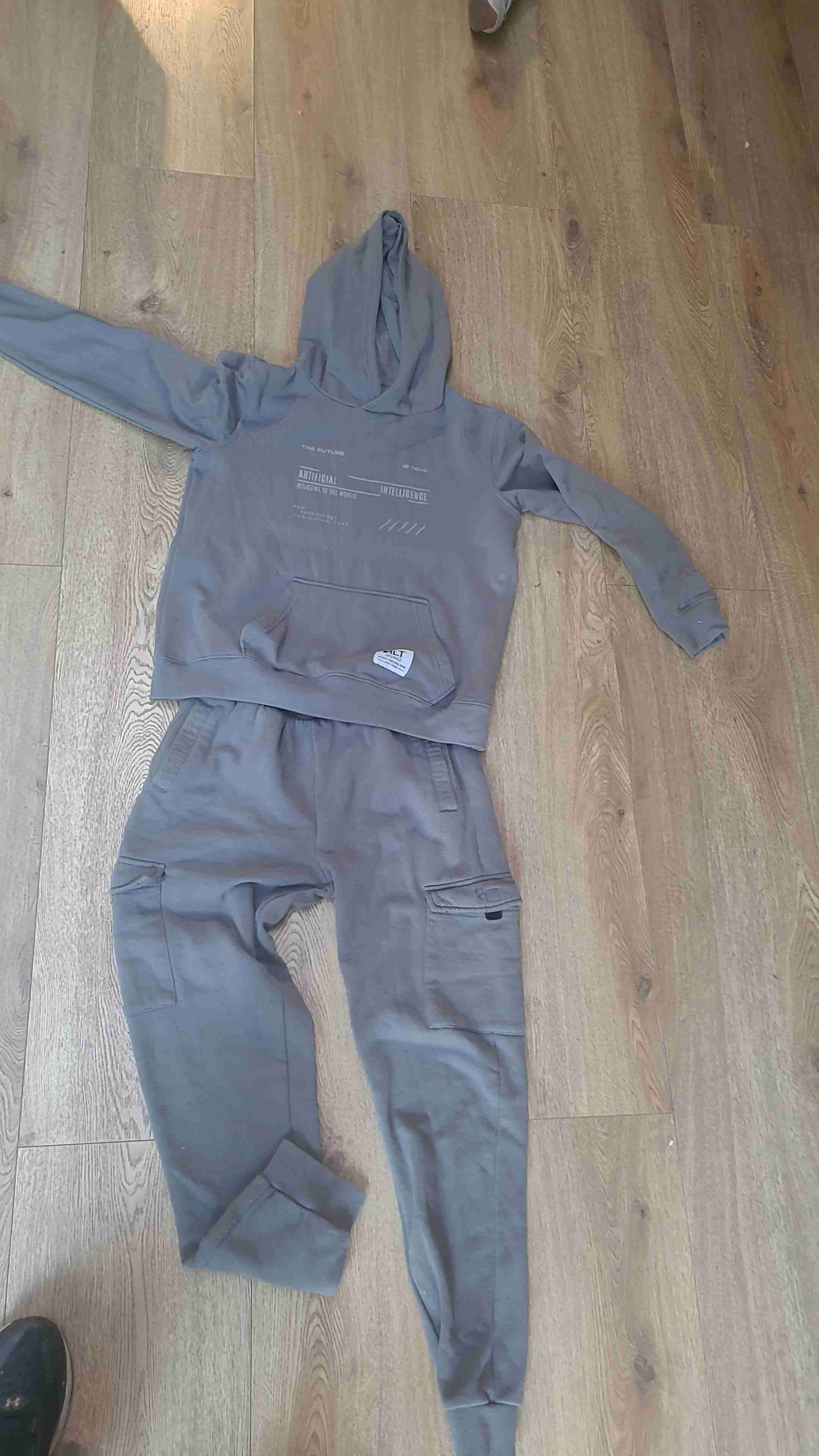 Conjunto de buzo gris