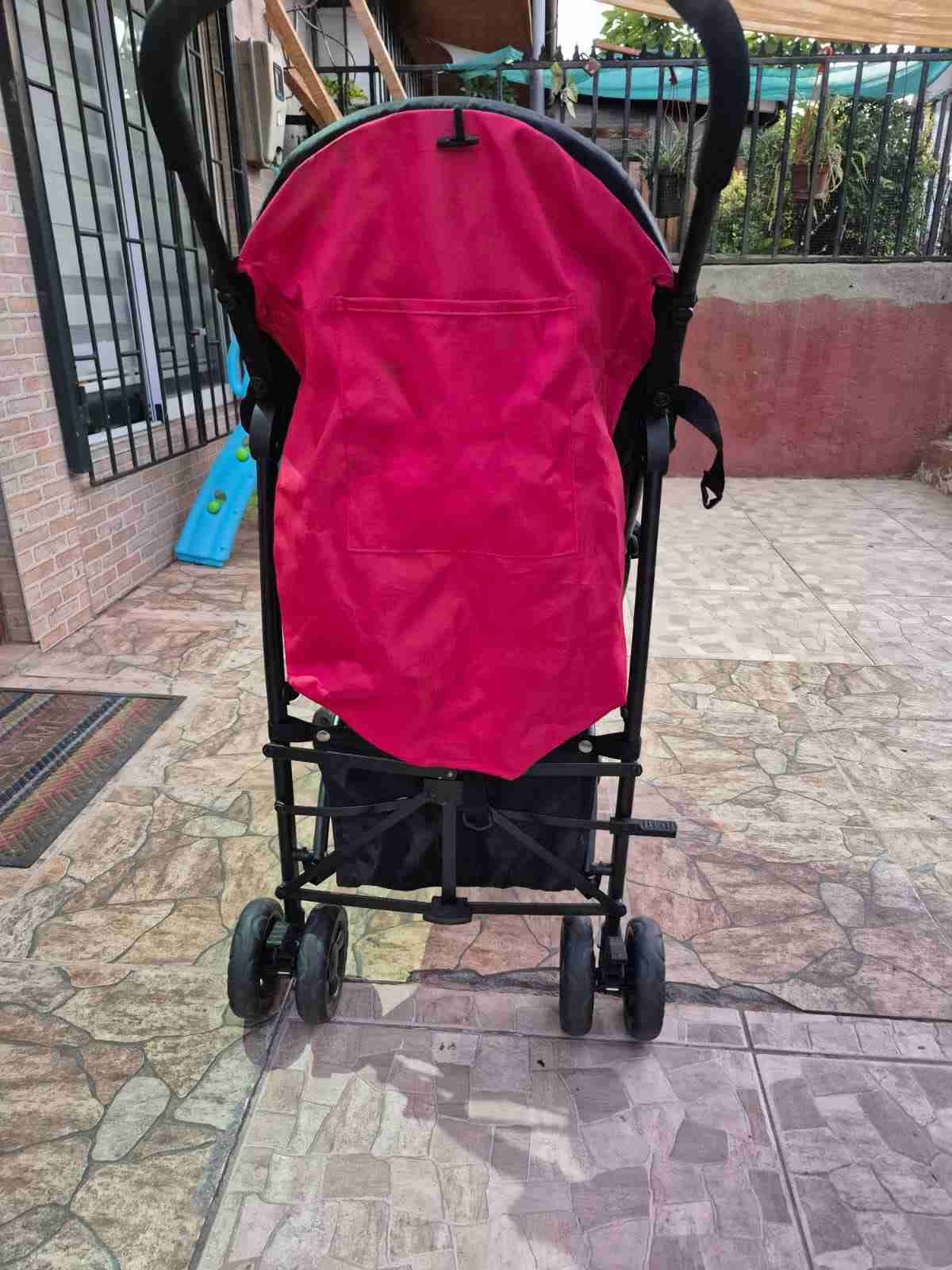 Coche Infanti Aike rojo y negro - miniatura 4