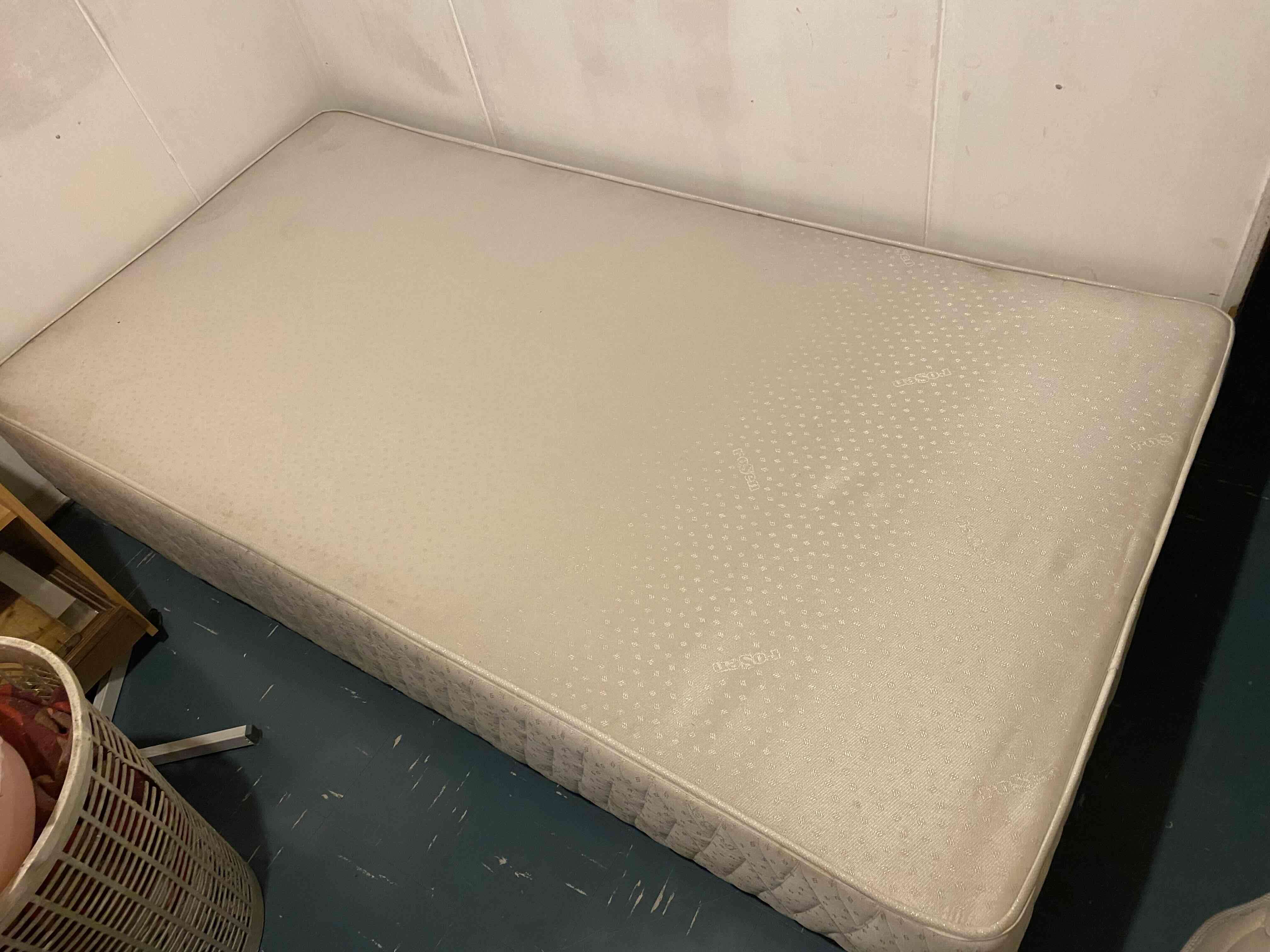 Base americana plaza y media