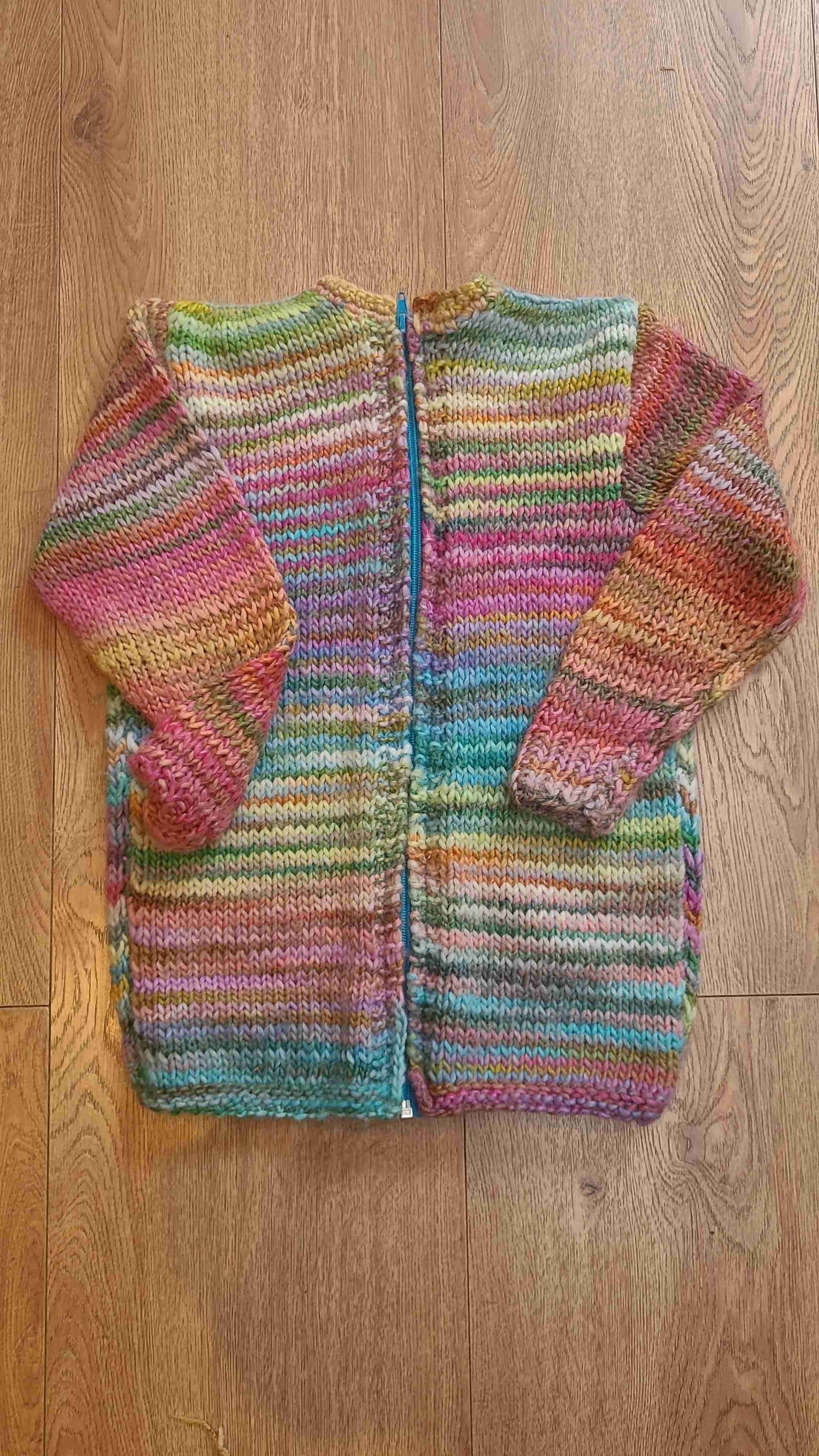 Chaleco lana niña hecho a mano .