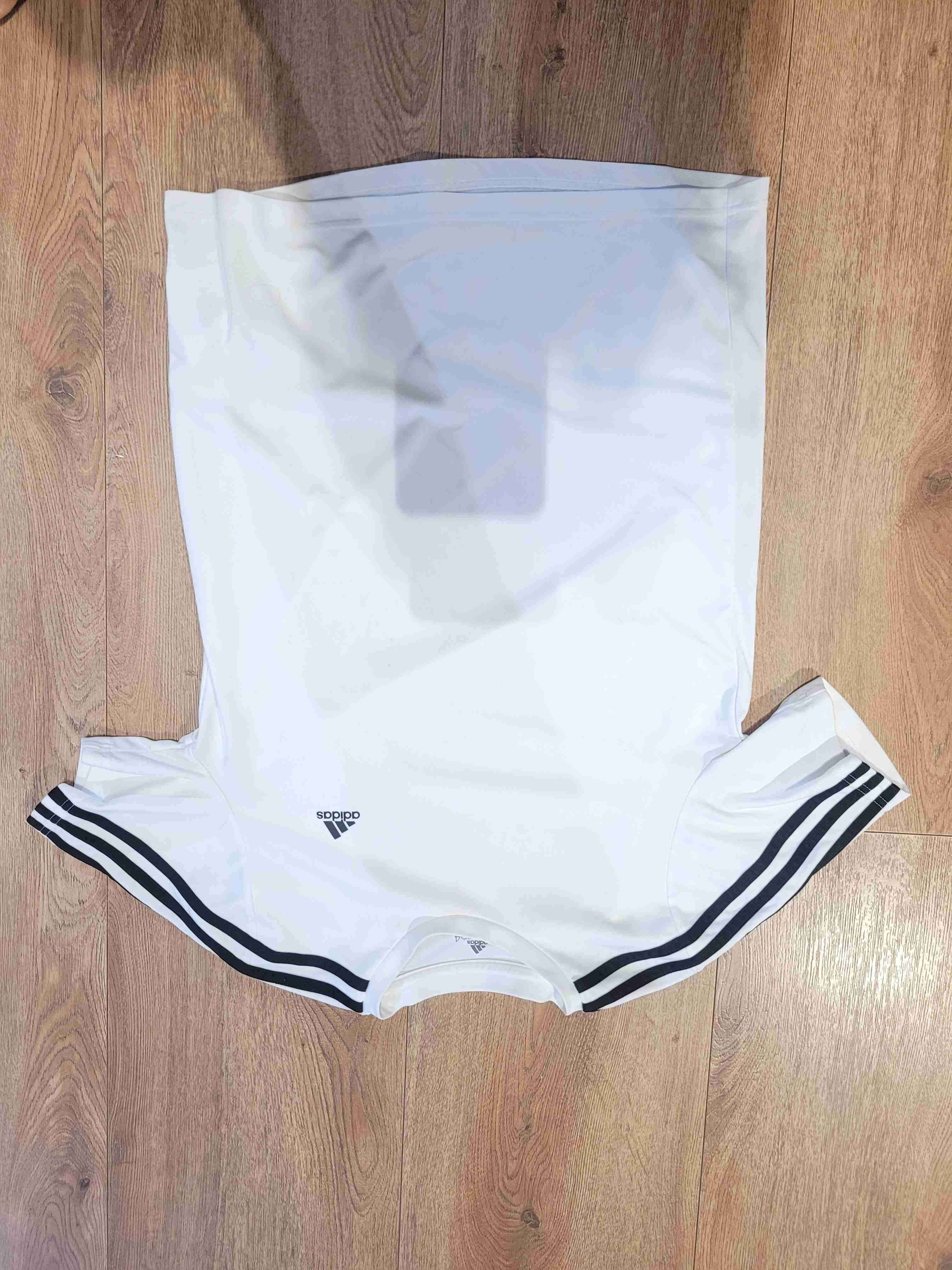 Polera deportiva blanca Adidas