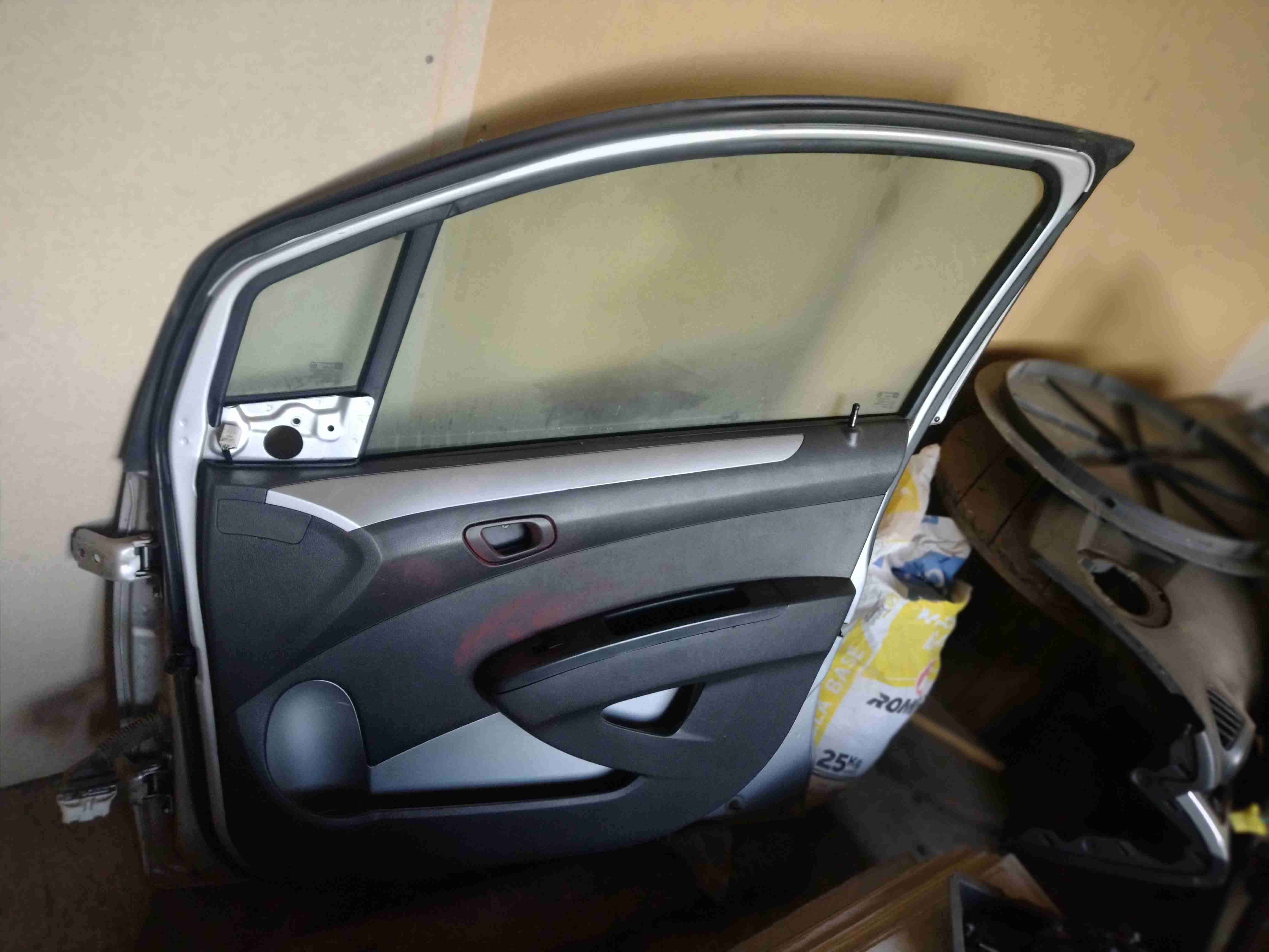 Puerta de auto usada derecha spark GT