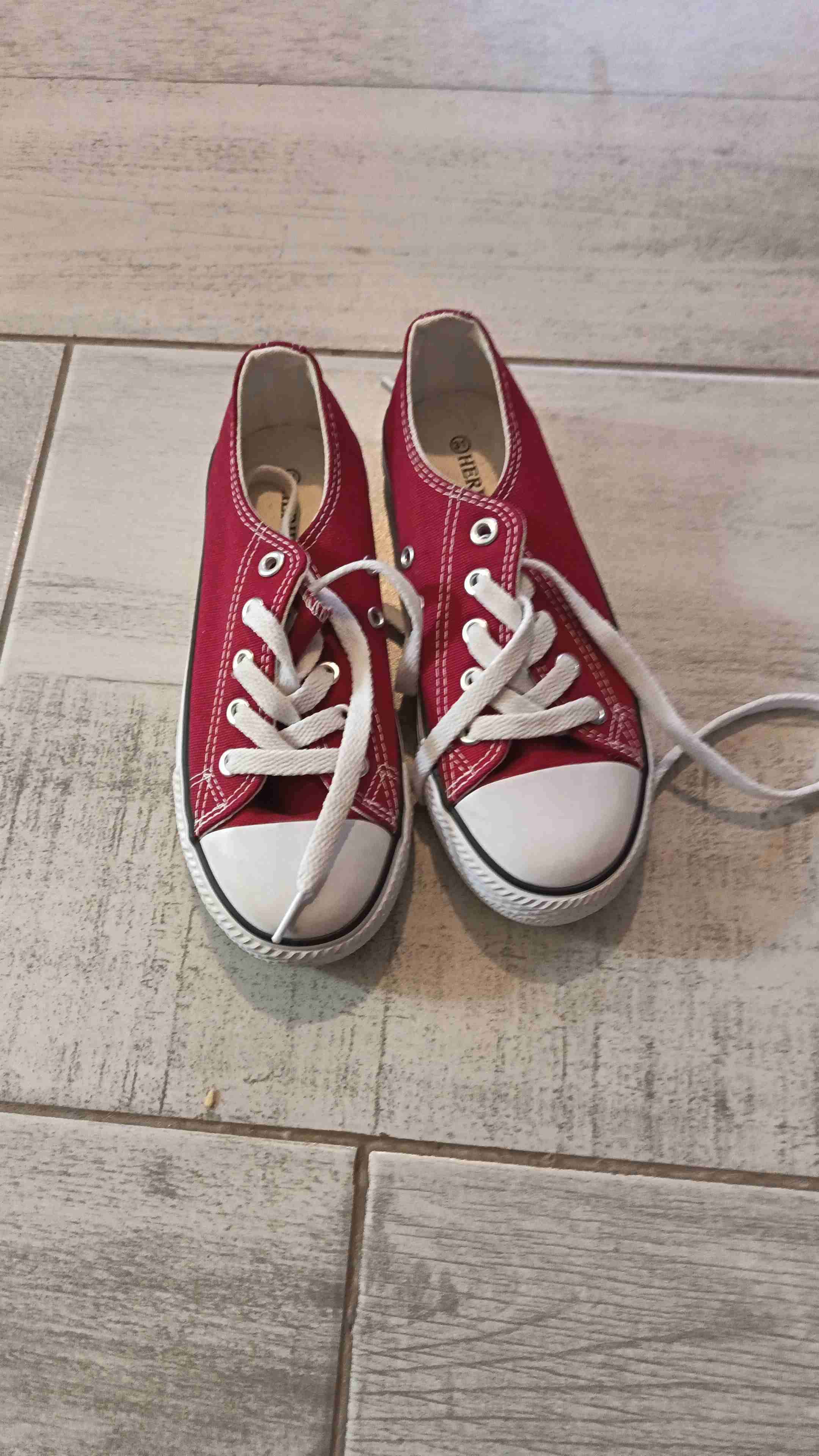 Zapatillas rojas con cordones