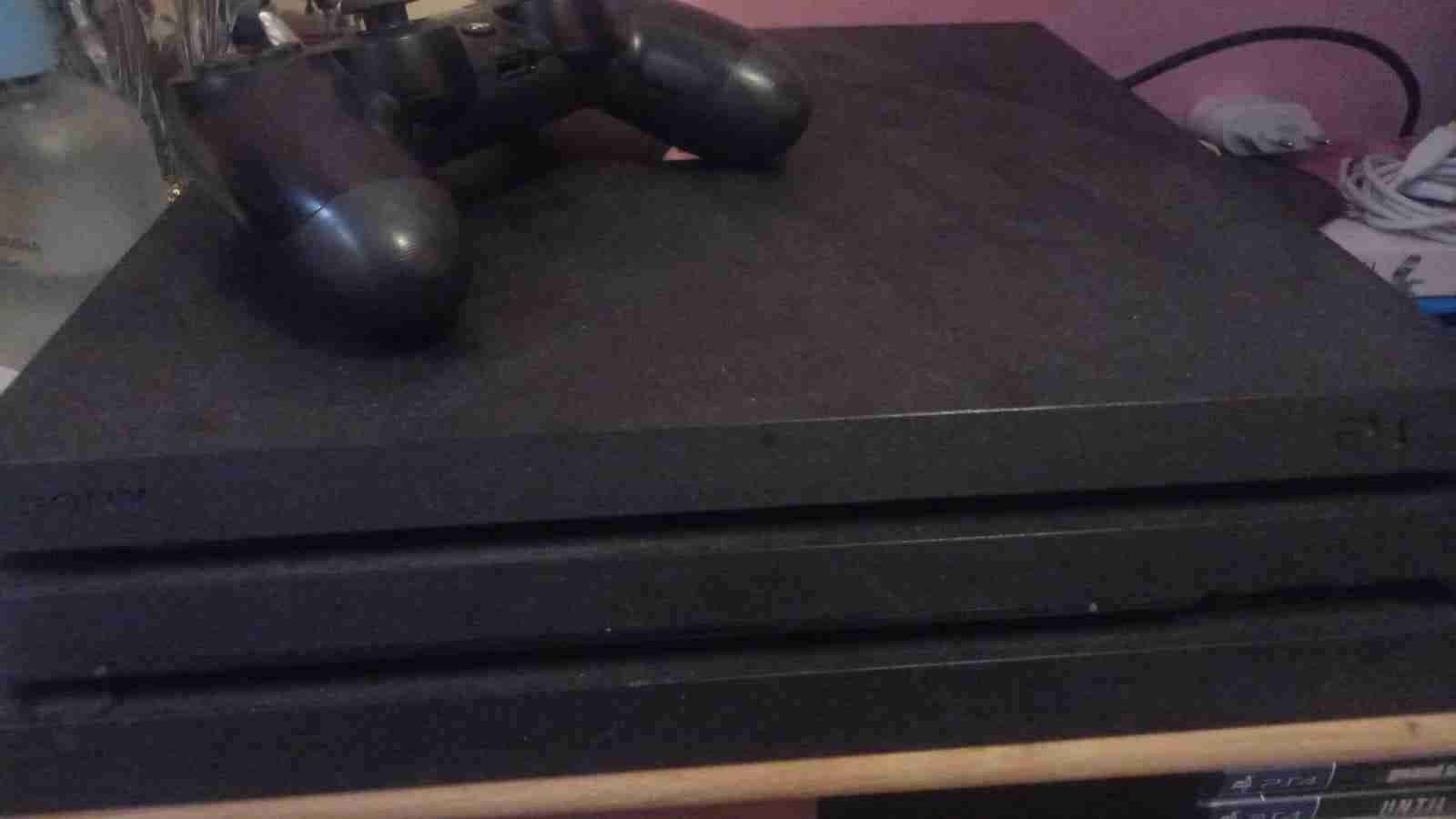 Consola PS4 Pro con controles 8 juegos