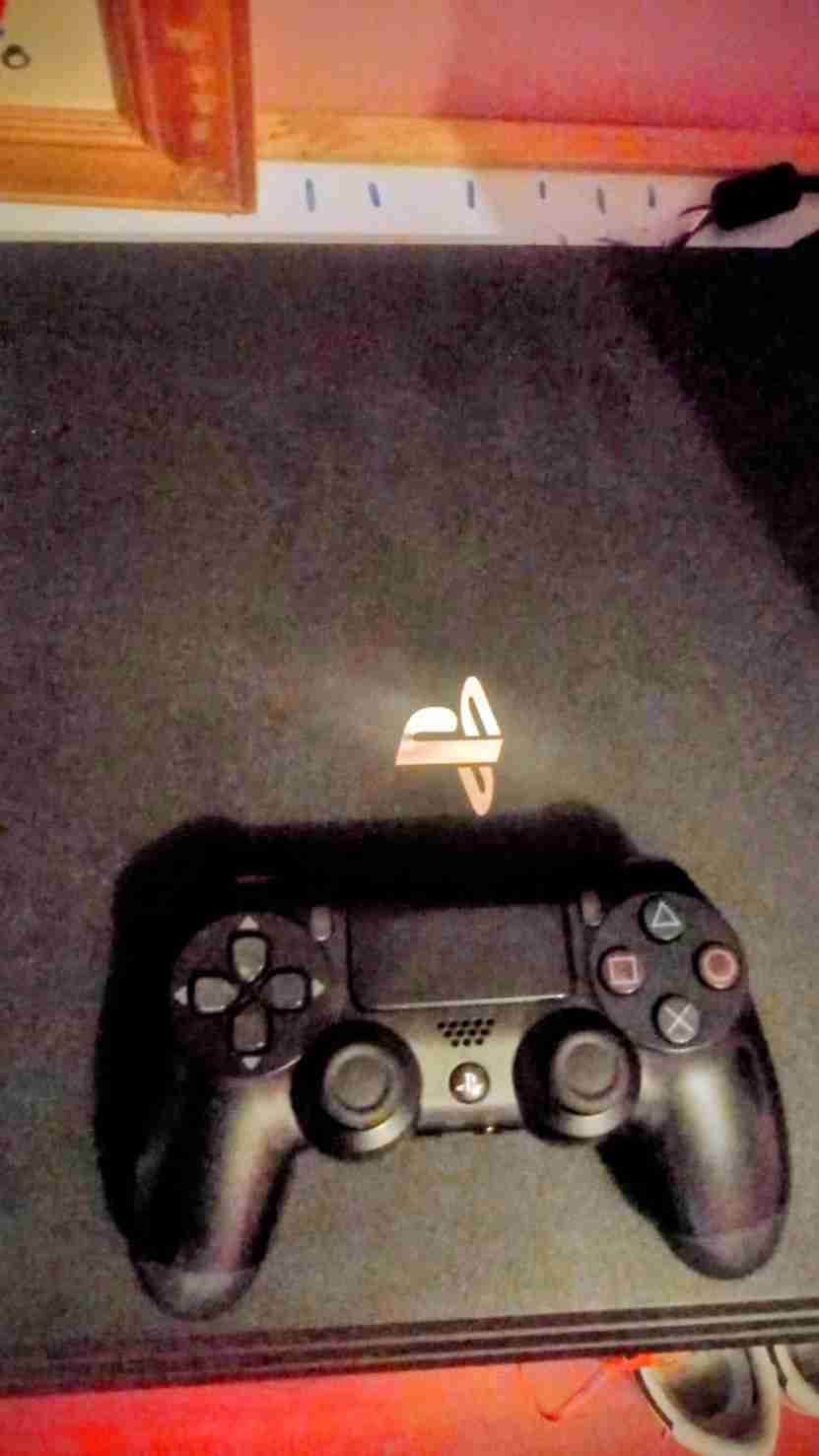 Consola PS4 Pro con controles 8 juegos - miniatura 2