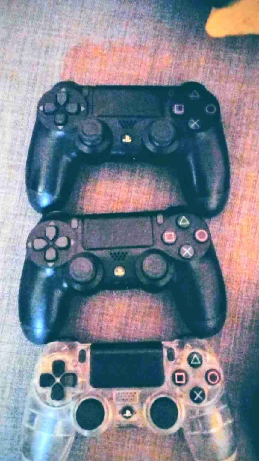 Consola PS4 Pro con controles 8 juegos - miniatura 3