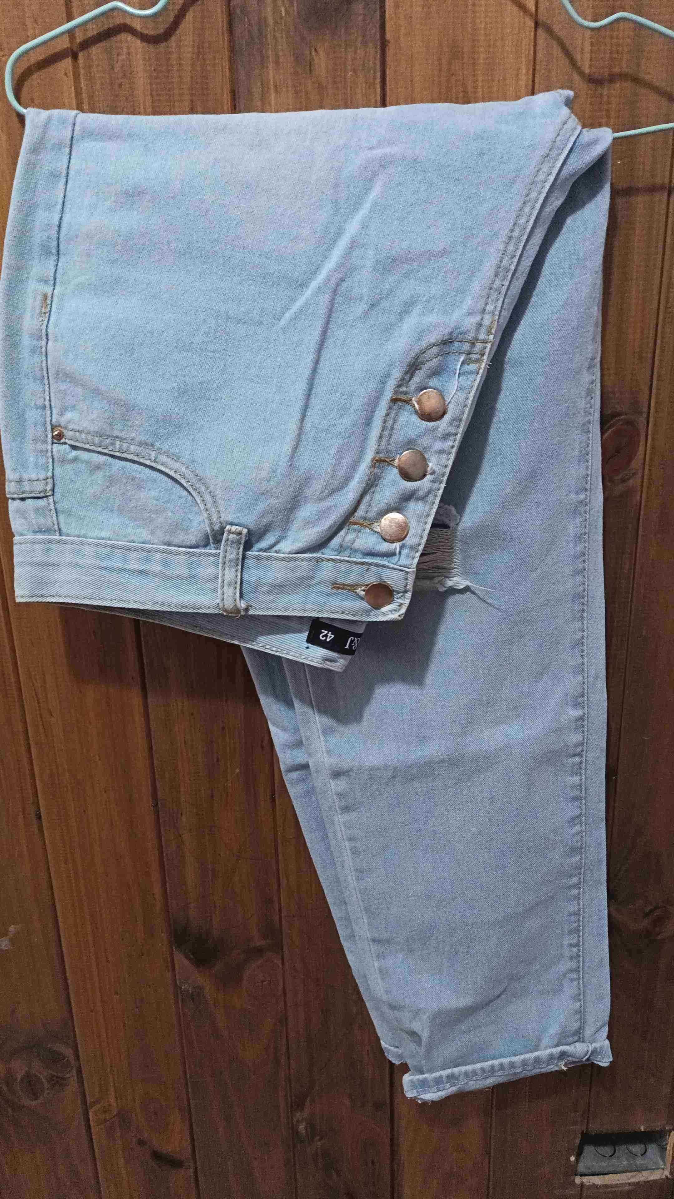 Jeans celeste con botones