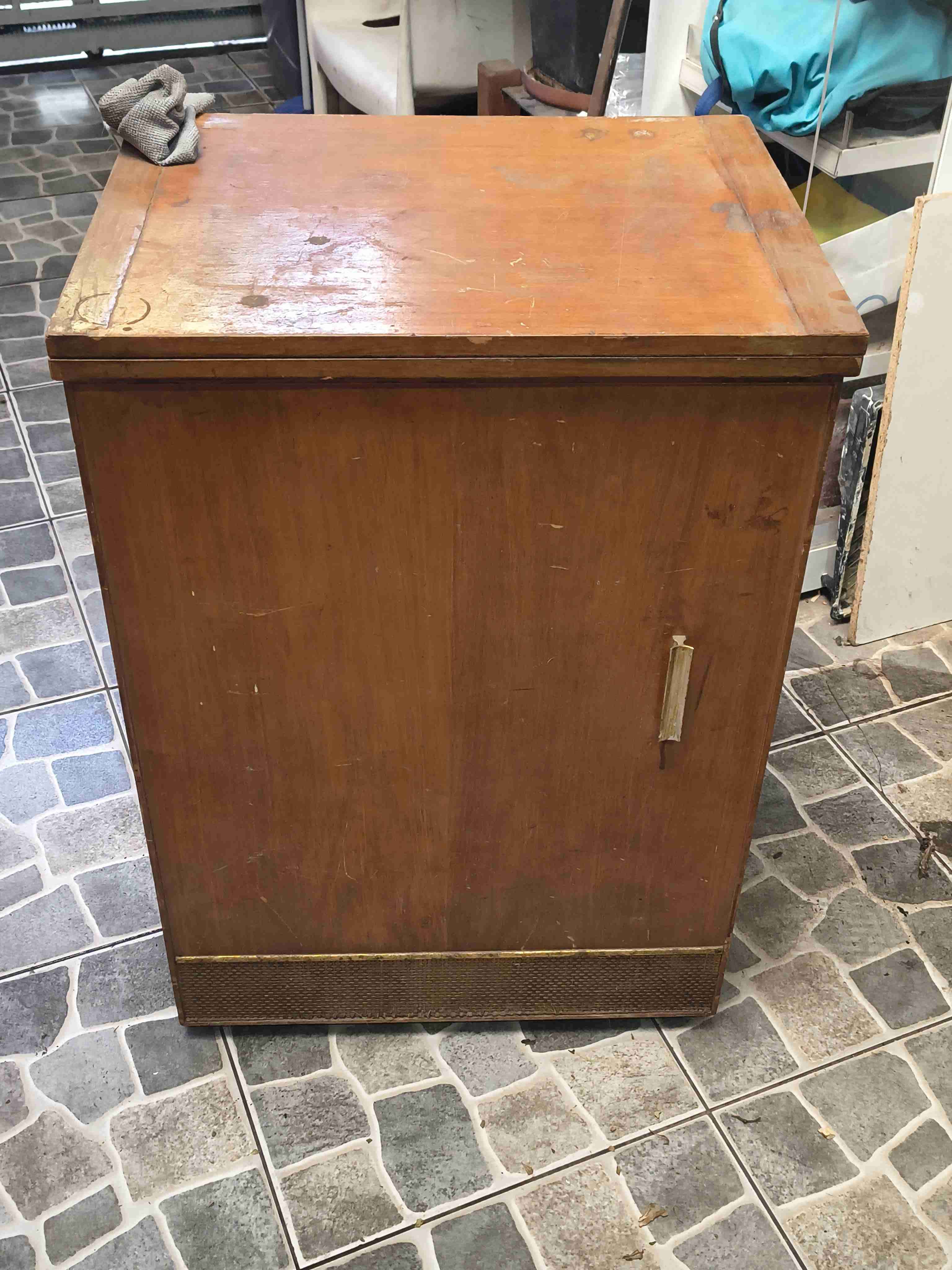 Máquina de coser vintage con mueble - miniatura 6