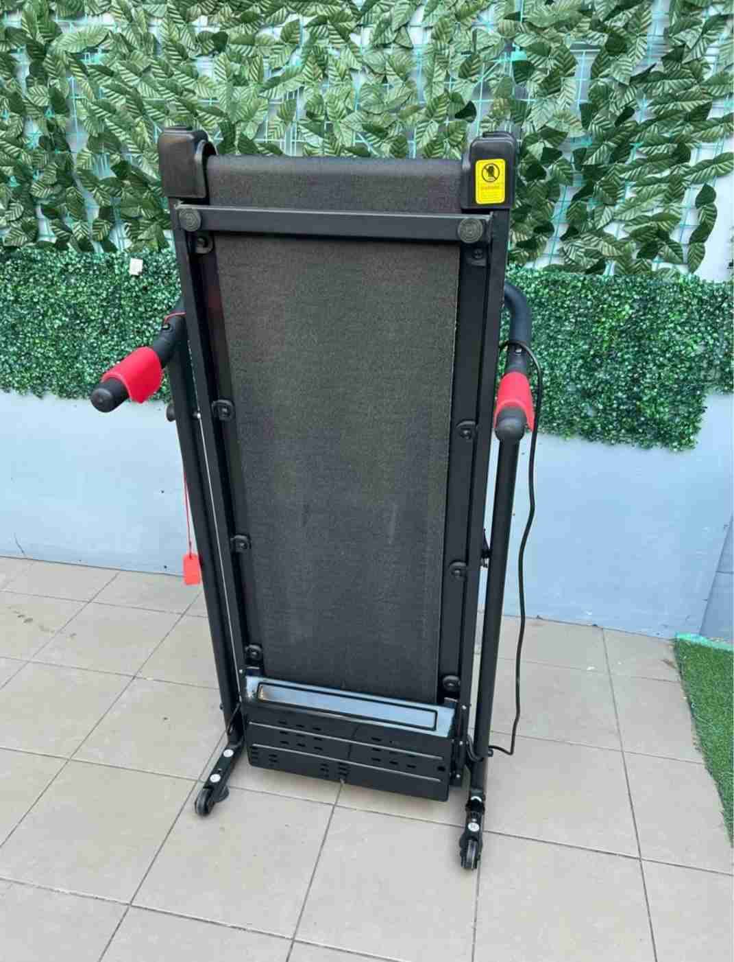 Trotadora eléctrica E100 Ultimate Fitness