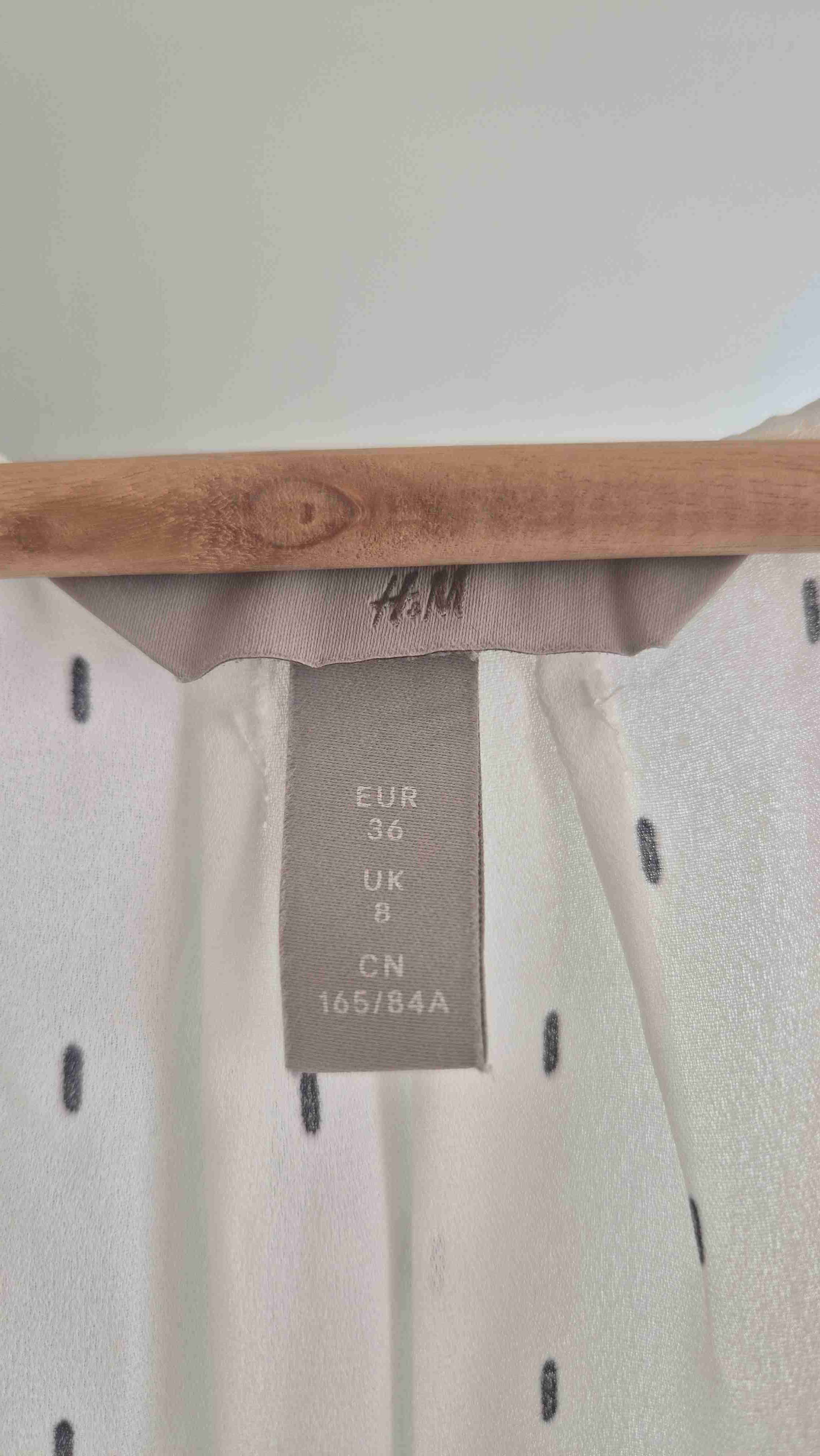 Blusa blanca con estampado - miniatura 2