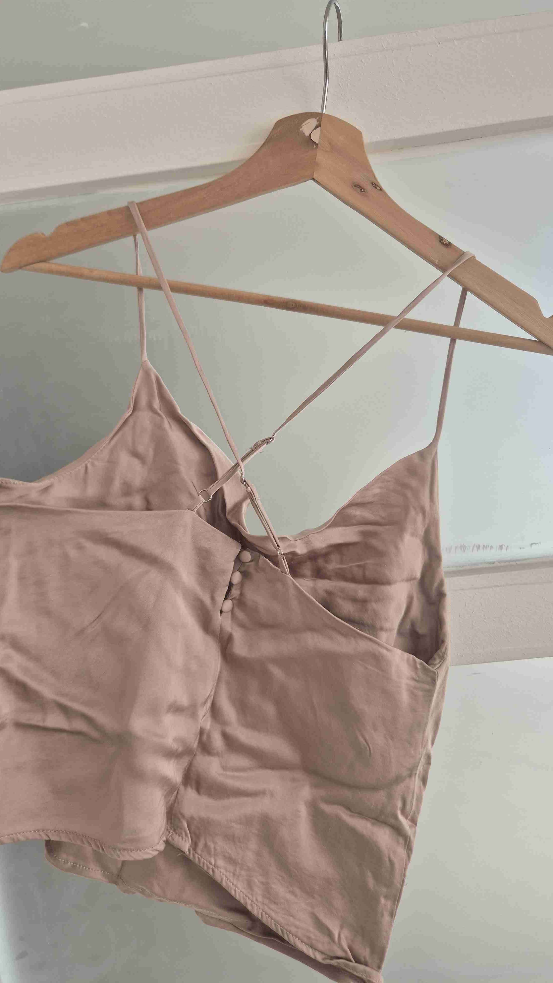 Top de tirantes beige