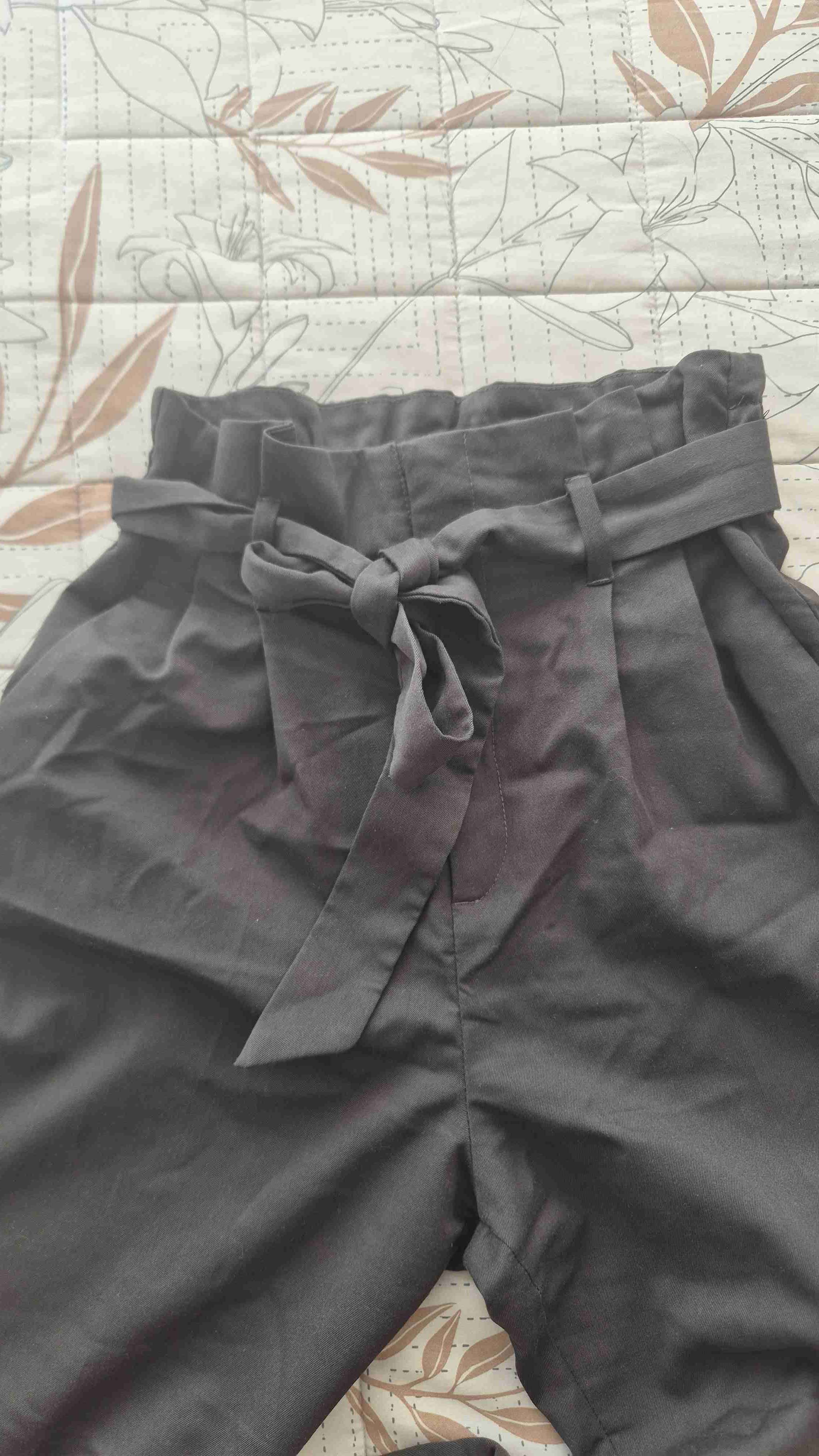 Pantalones verde olivo con lazo