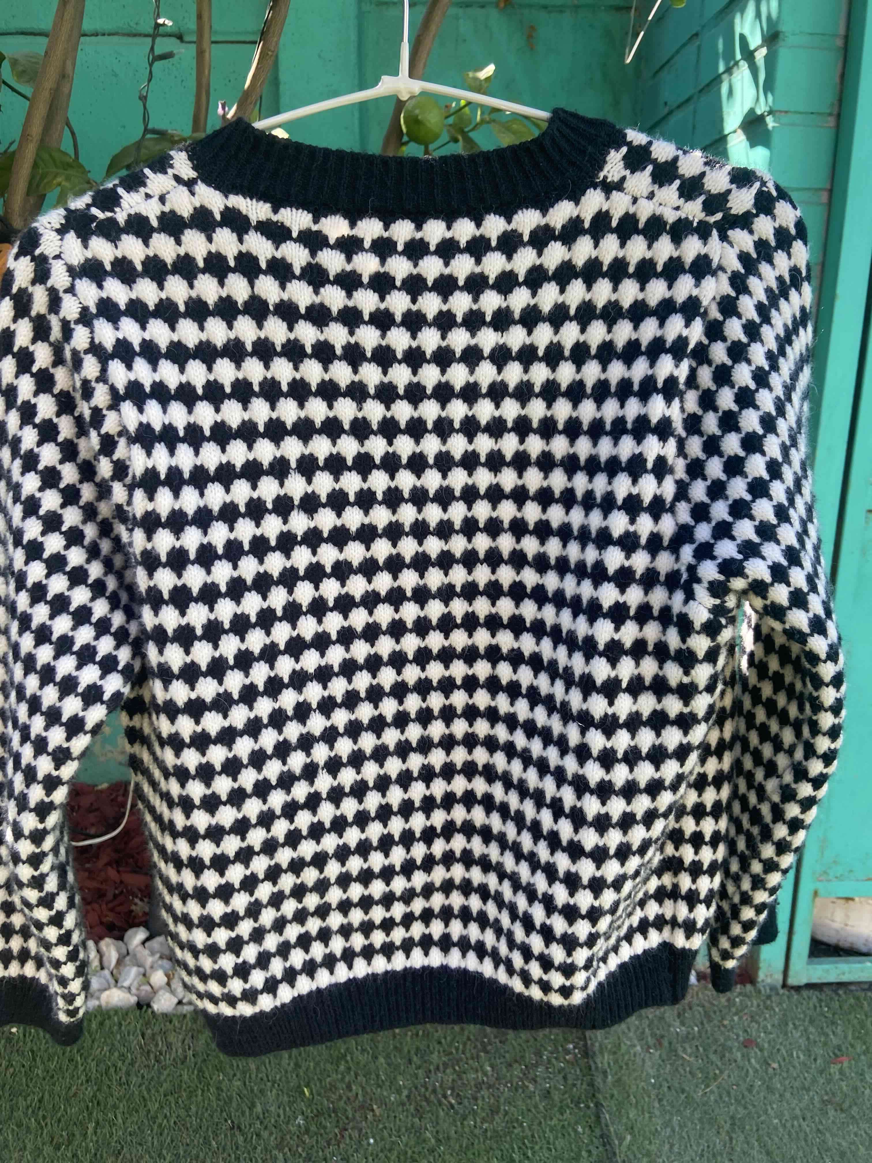 Cárdigan blanco y negro con botones - miniatura 2