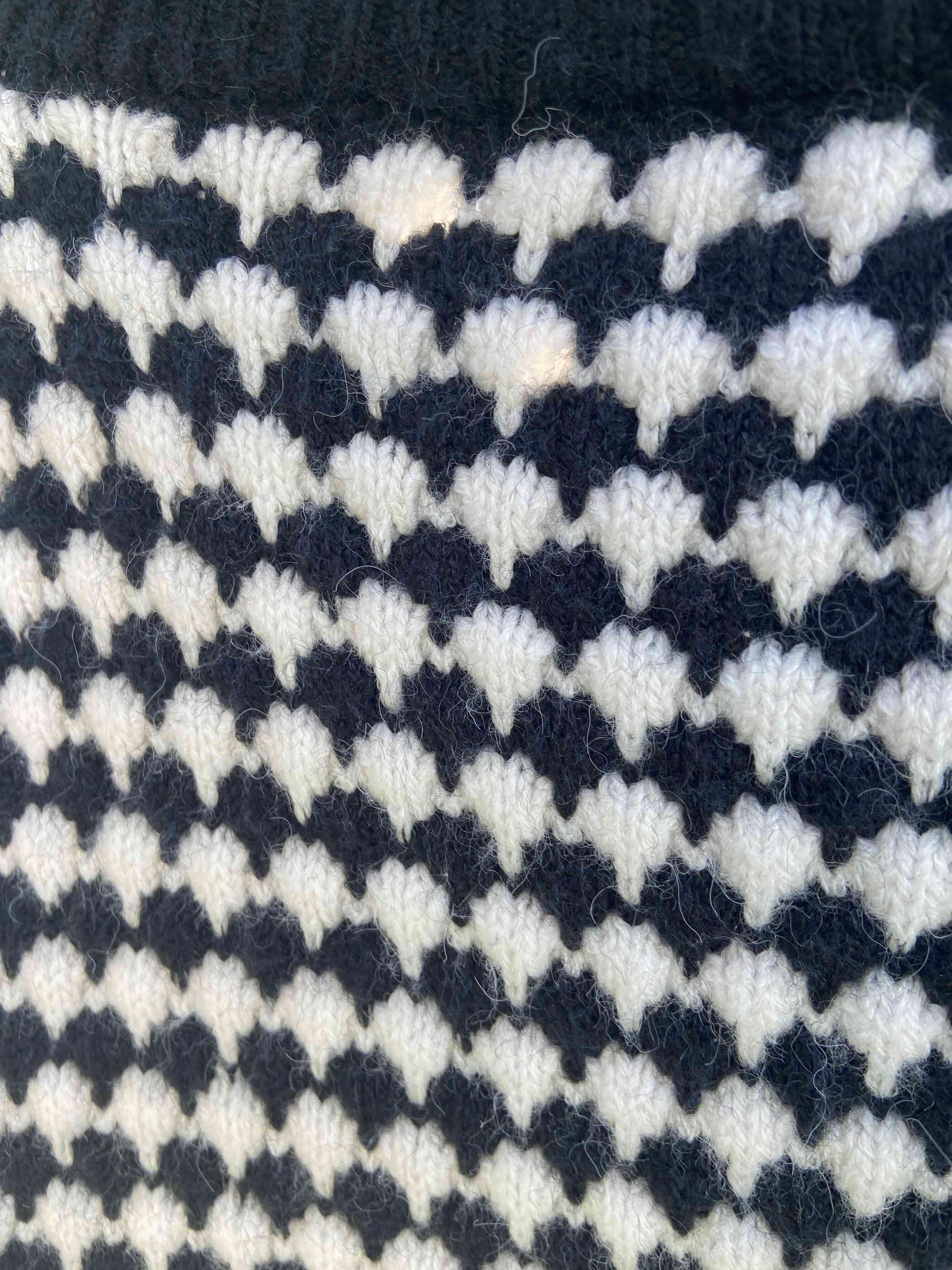 Cárdigan blanco y negro con botones - miniatura 3