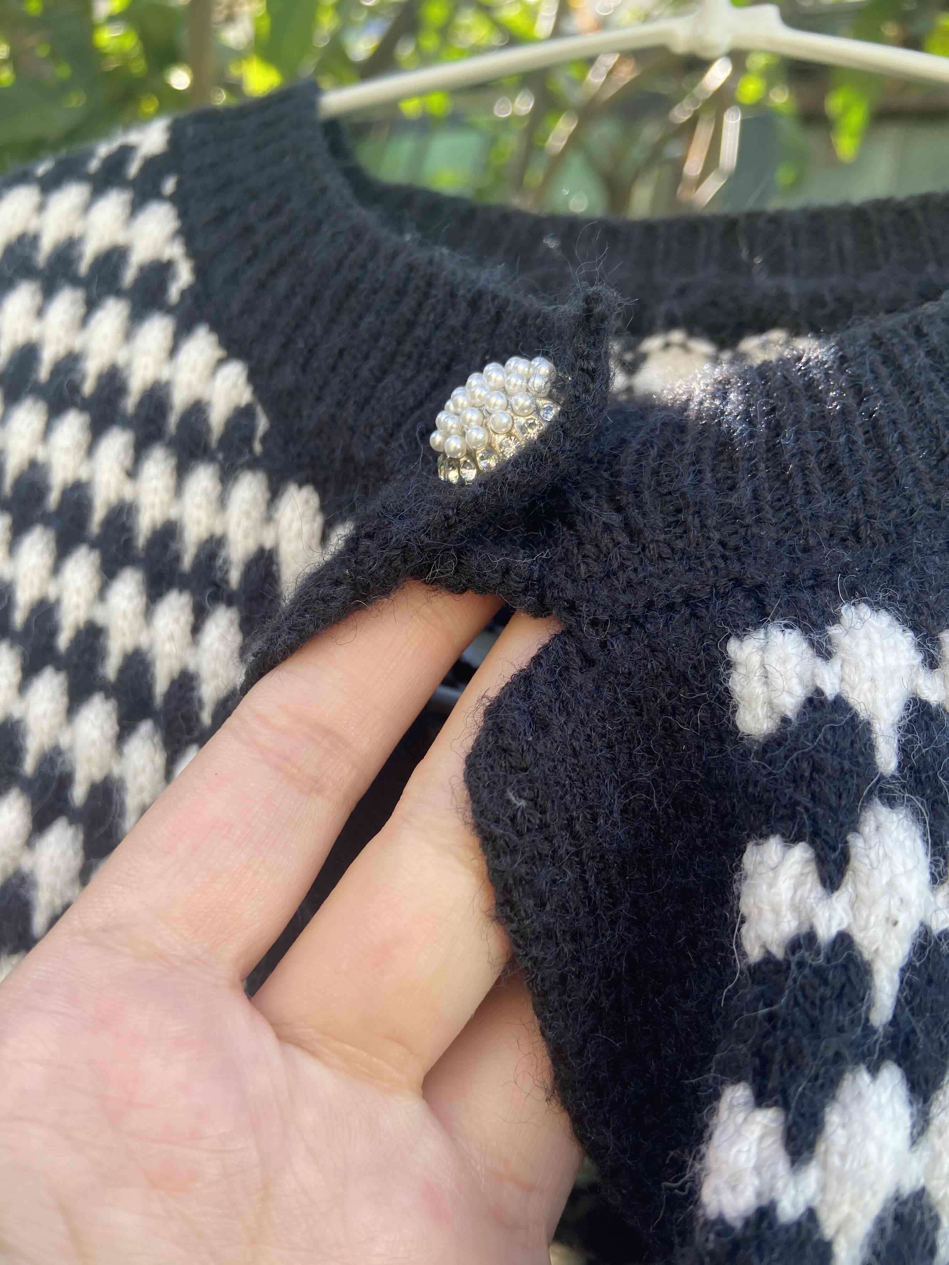 Cárdigan blanco y negro con botones - miniatura 4