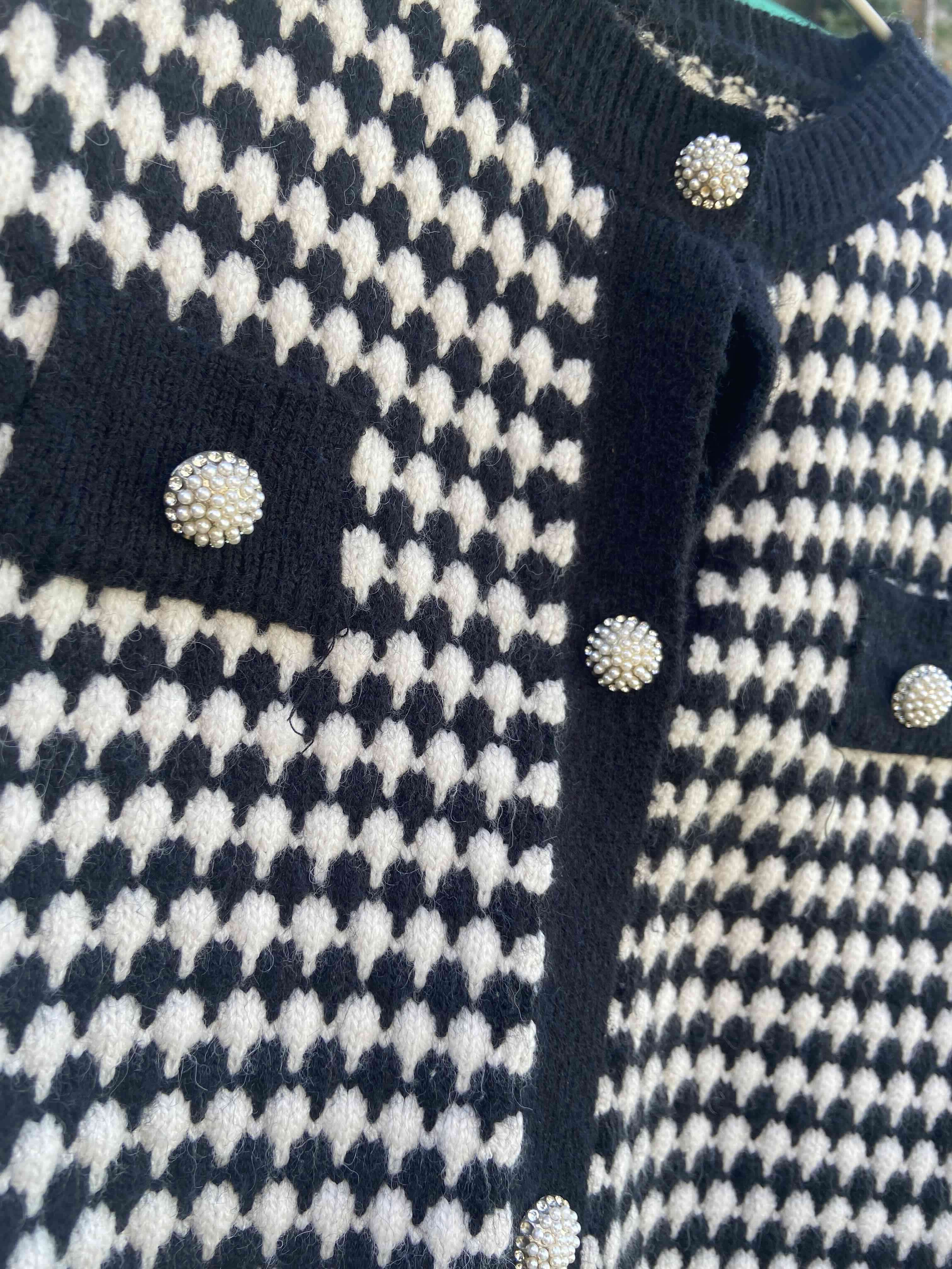 Cárdigan blanco y negro con botones - miniatura 5