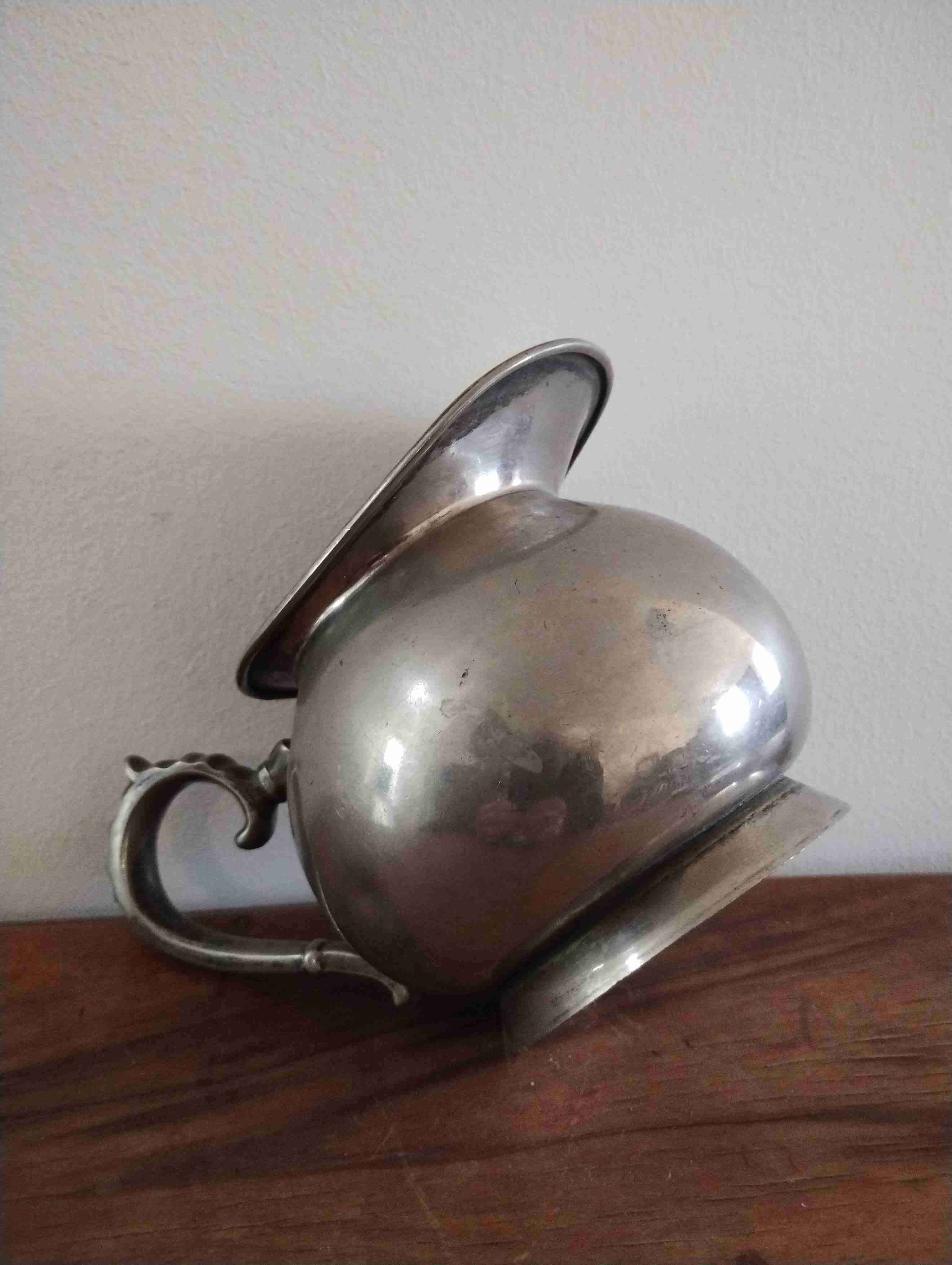 Jarra de metal antigua - miniatura 5