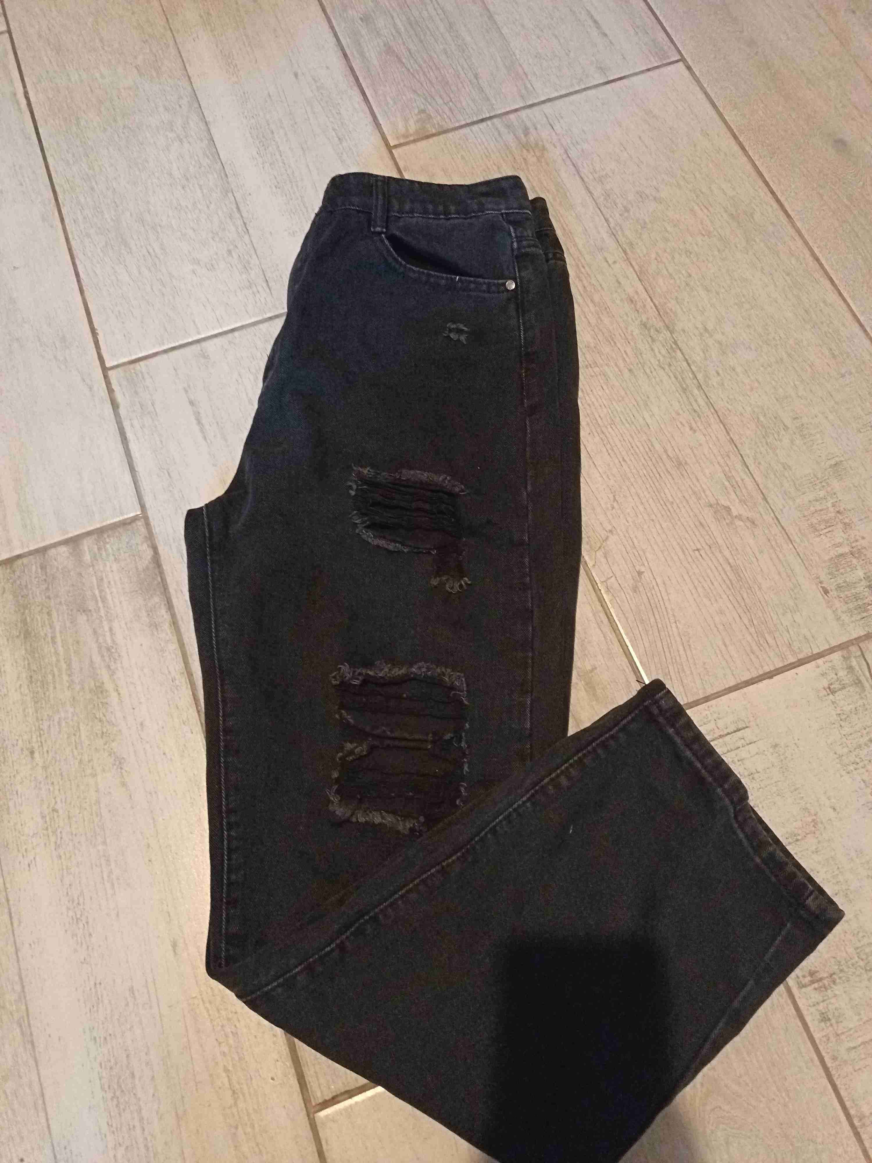Jeans negros rasgados mujer