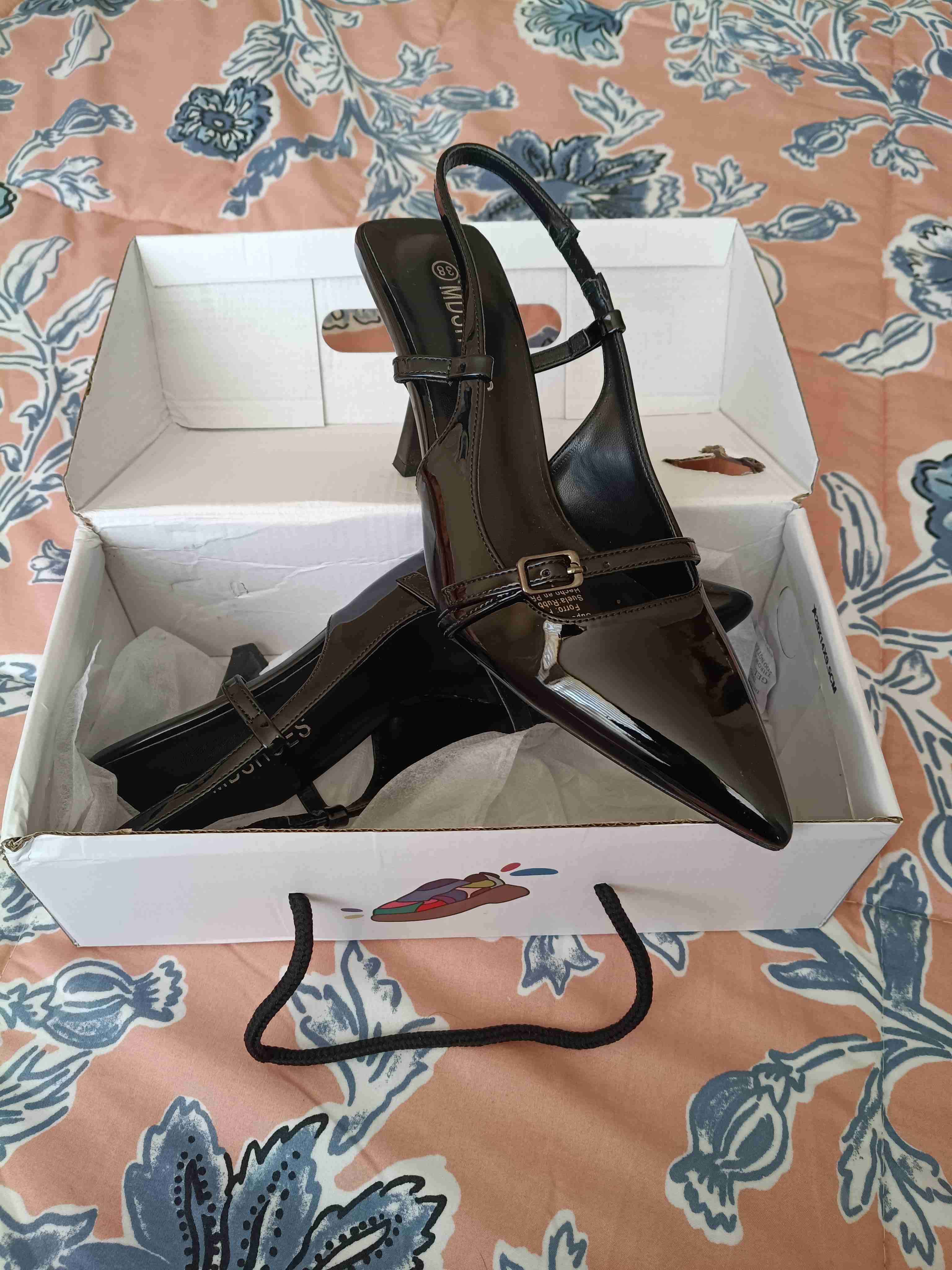 Zapatos de tacón negro