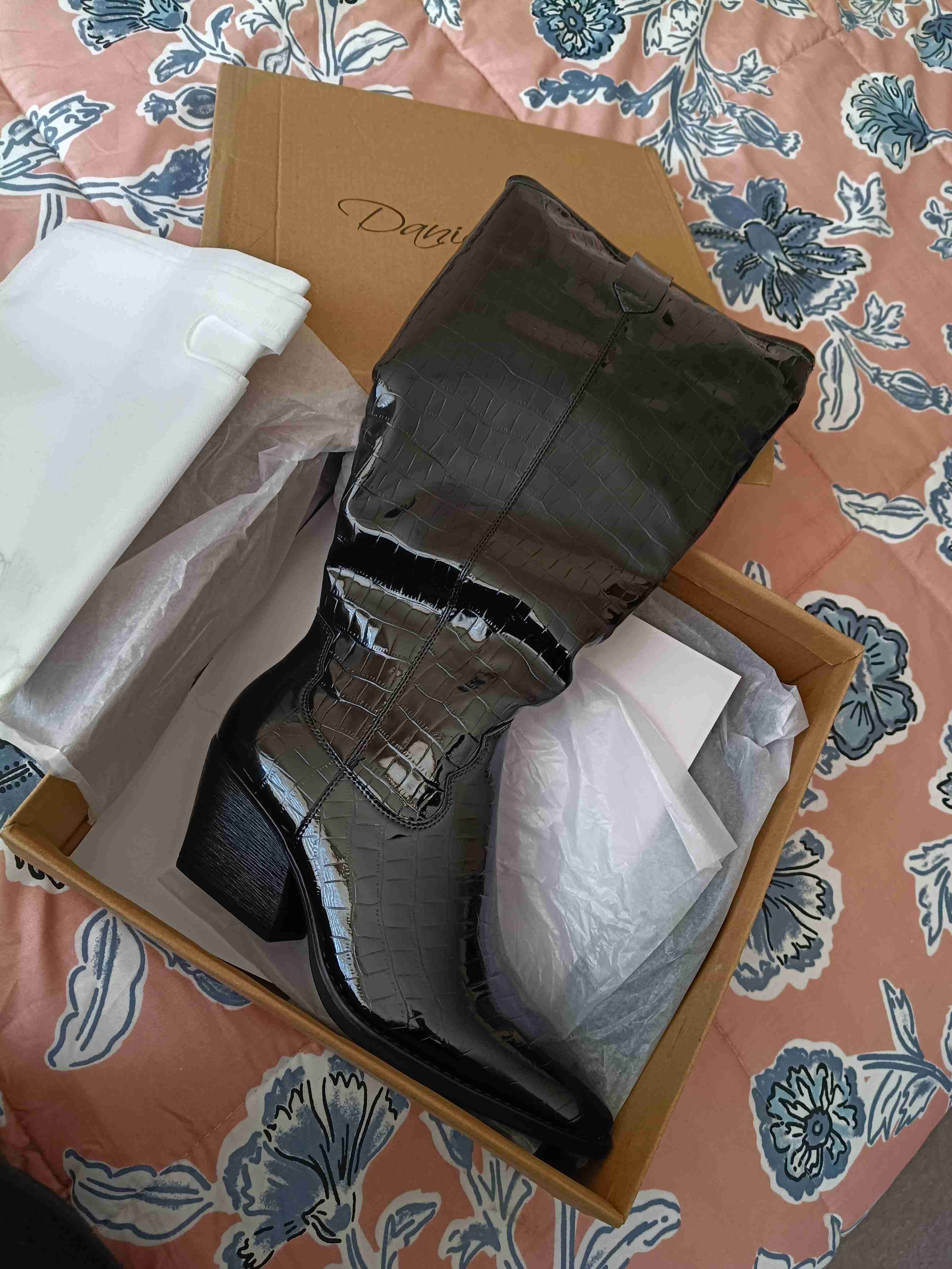 Botas estilo vaqueras de charol negro - miniatura 2