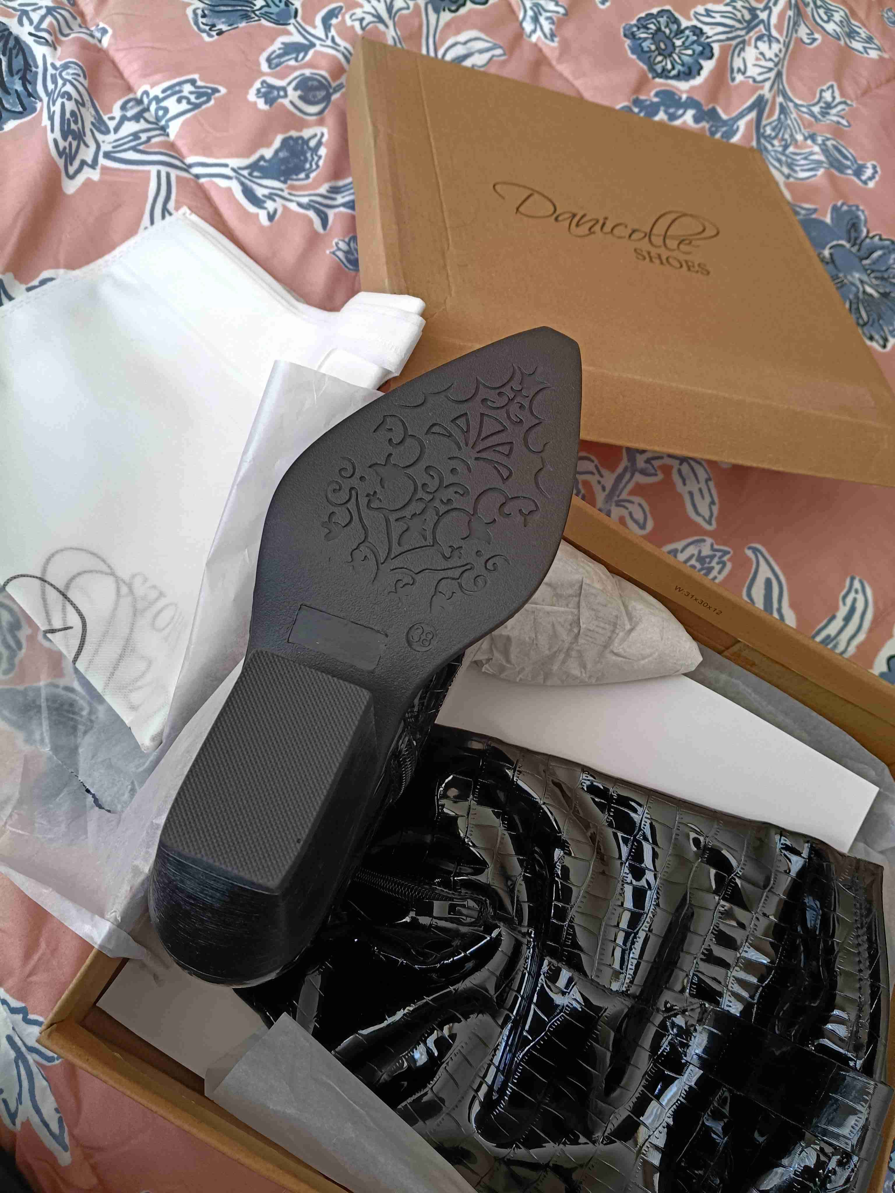 Botas estilo vaqueras de charol negro - miniatura 3