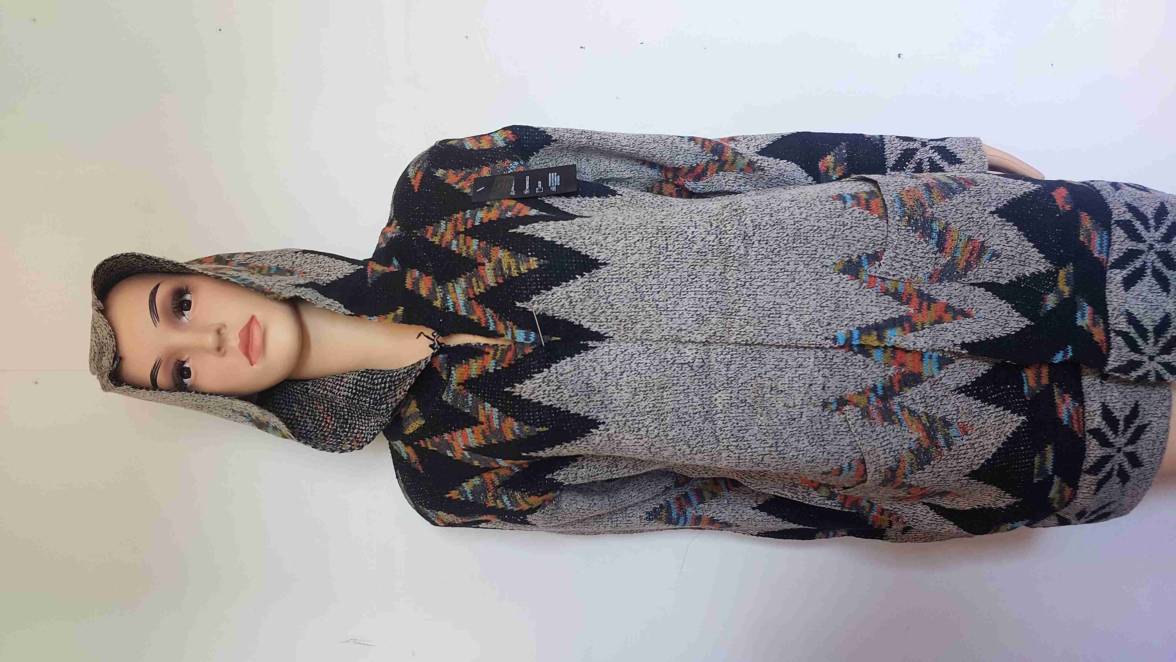 Suéteres con capucha en varios colores - miniatura 2