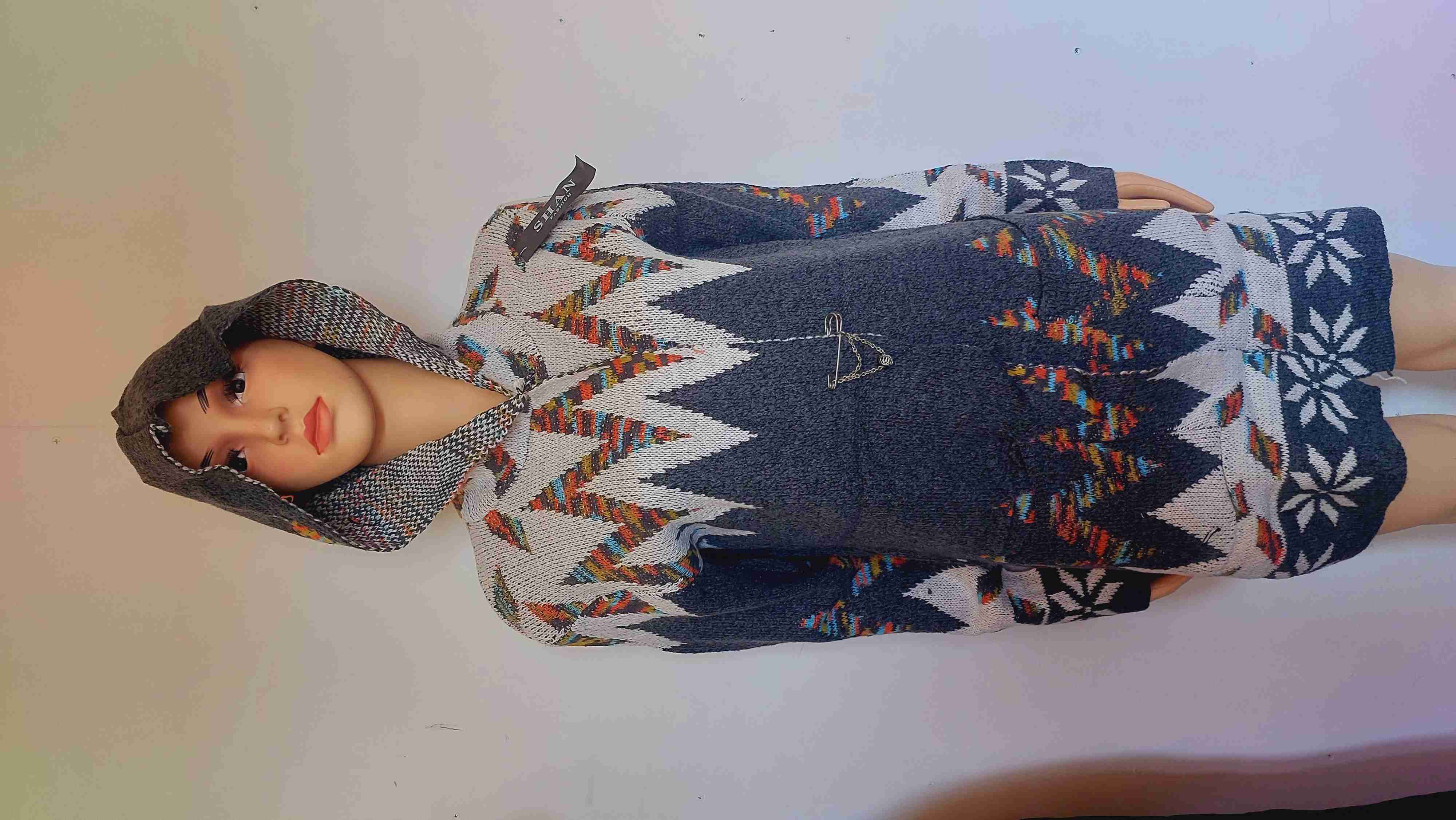 Suéteres con capucha en varios colores - miniatura 5