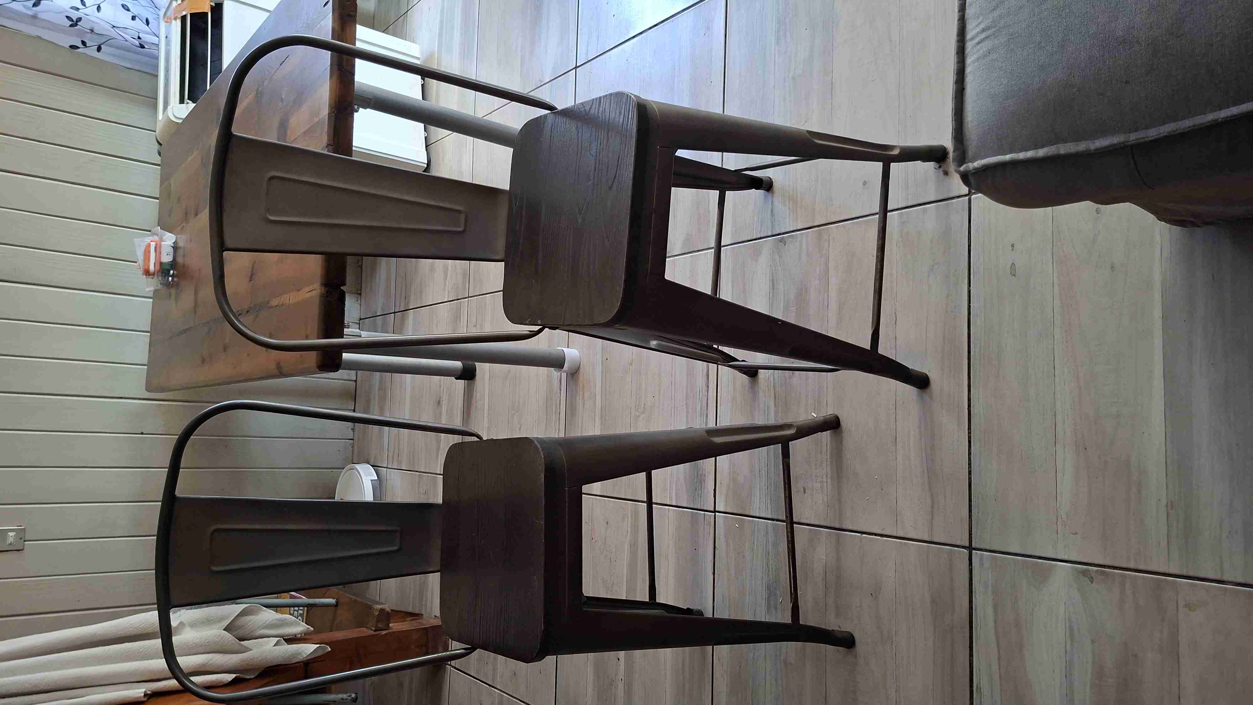 Dos taburetes tolin negras