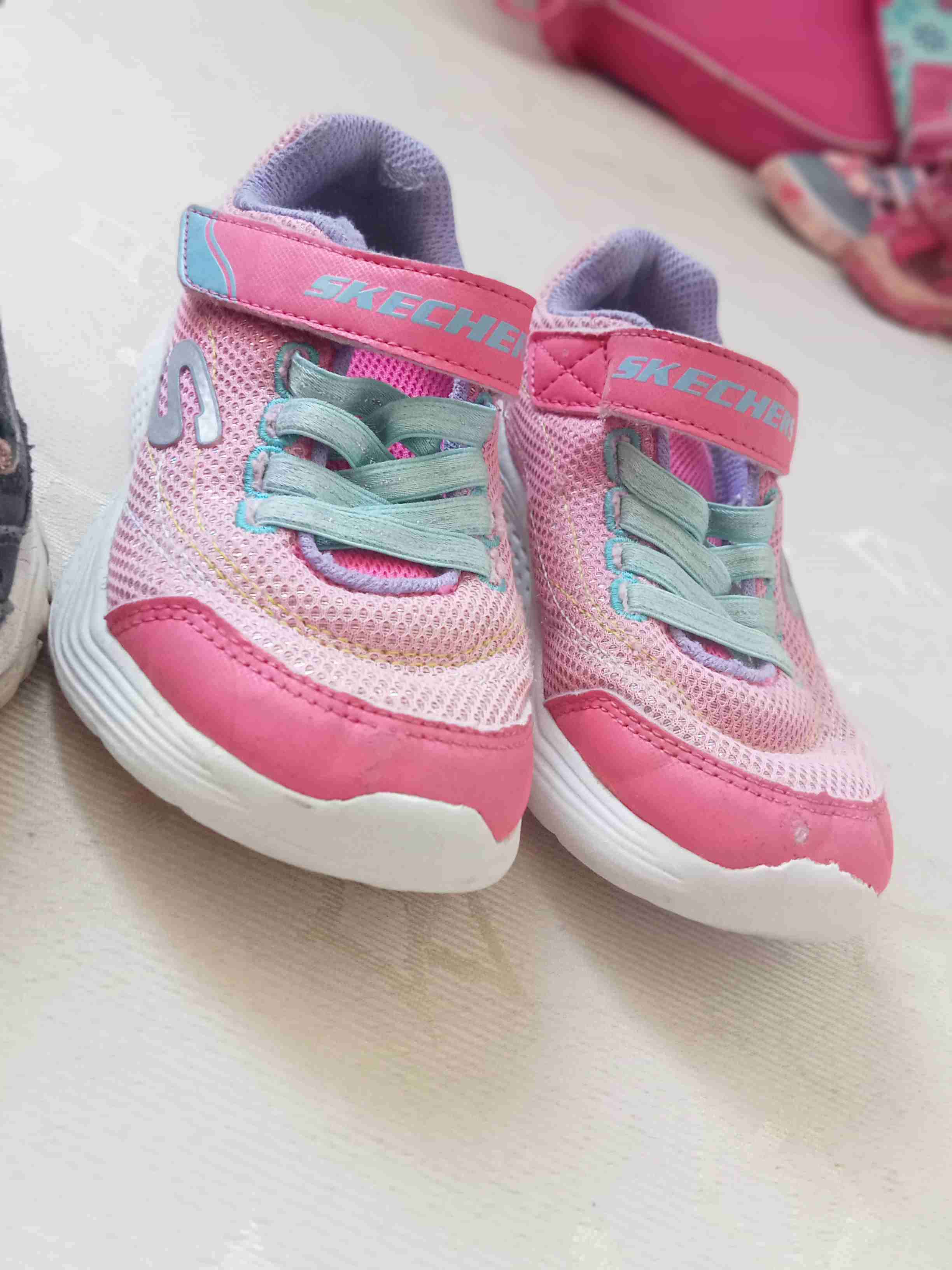 Zapatillas Skechers rosadas para niñas