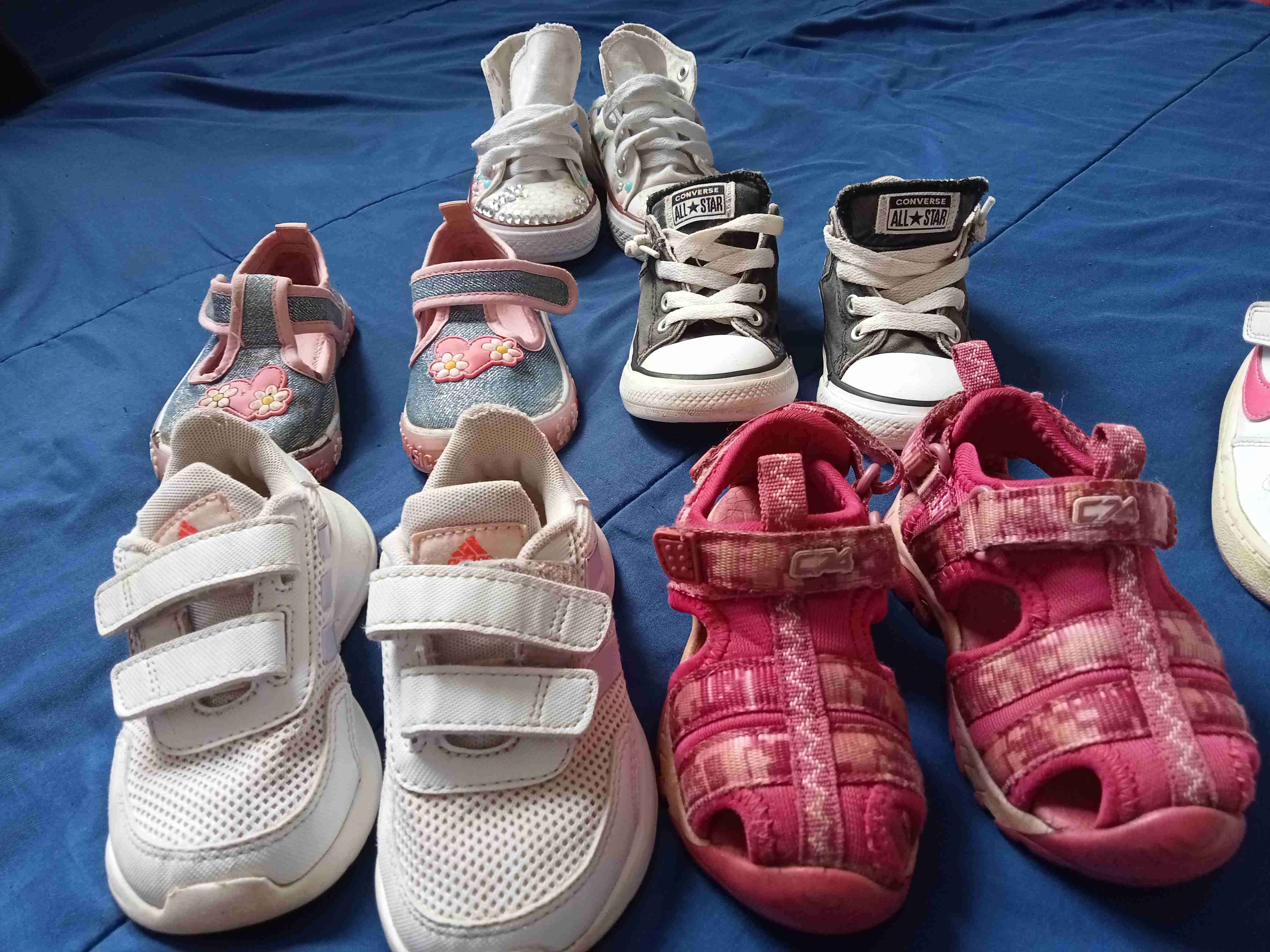 Zapatos variados para niños