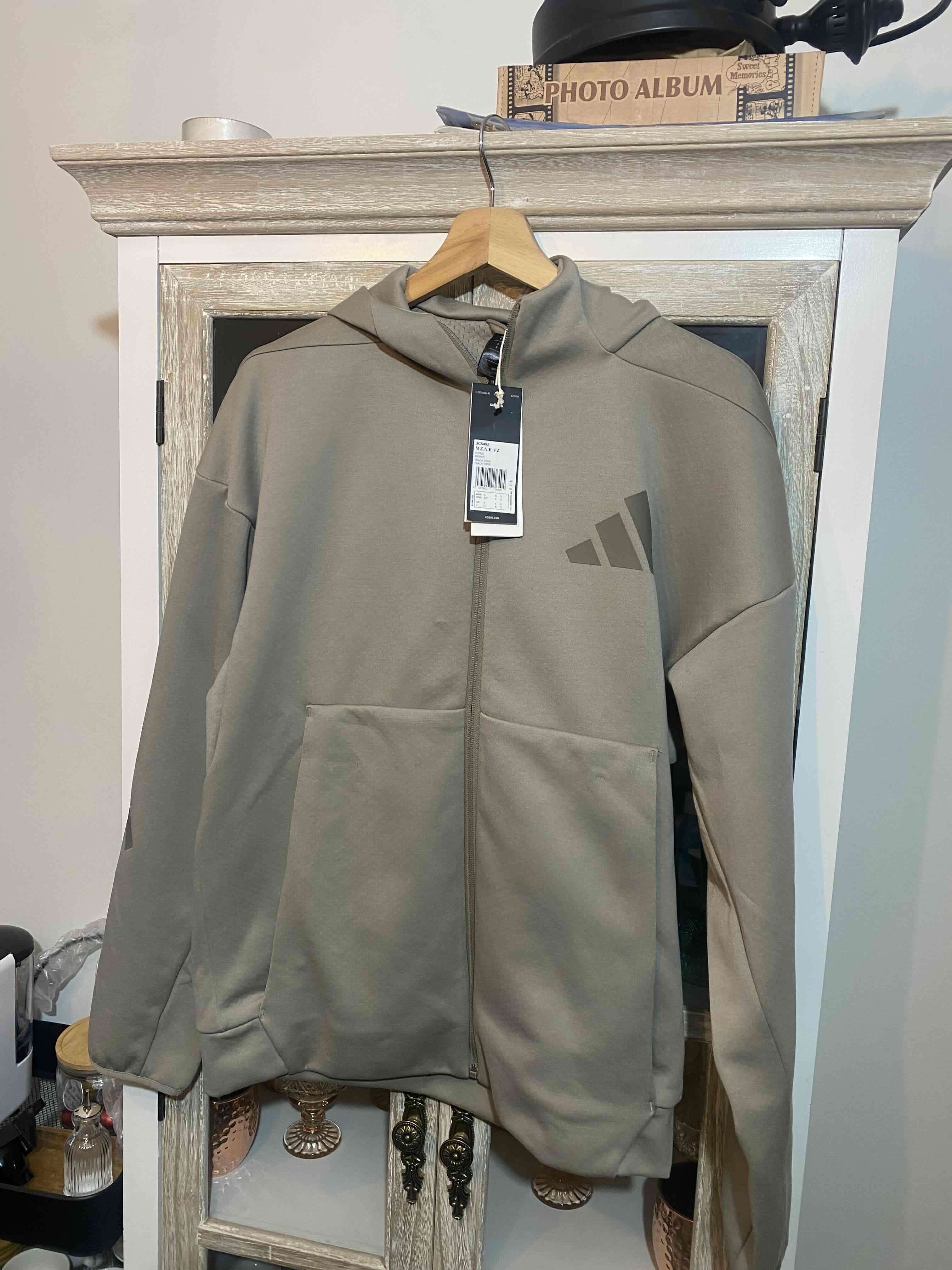 Polerón con capucha beige