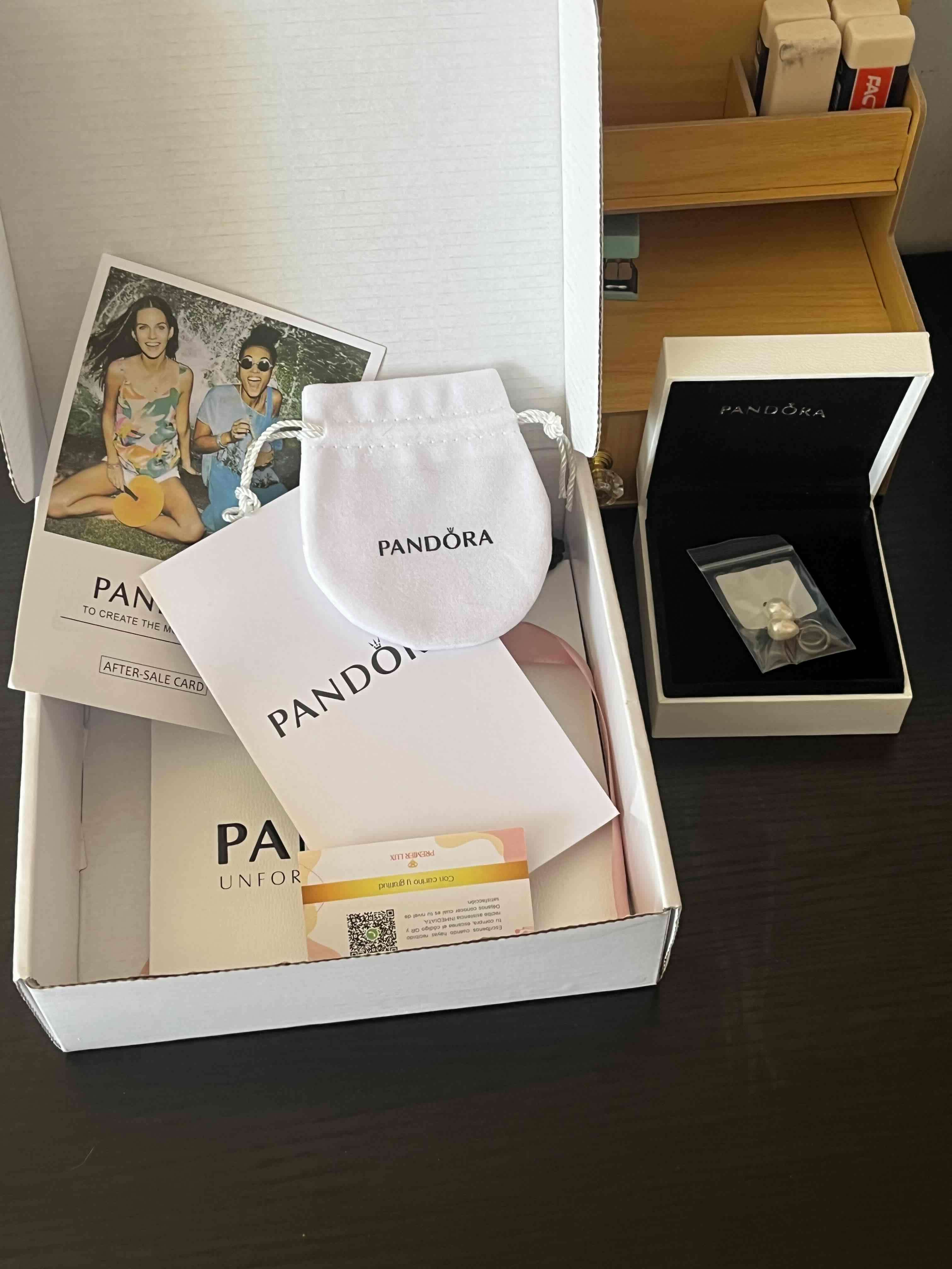 Set de joyas Pandora con caja
