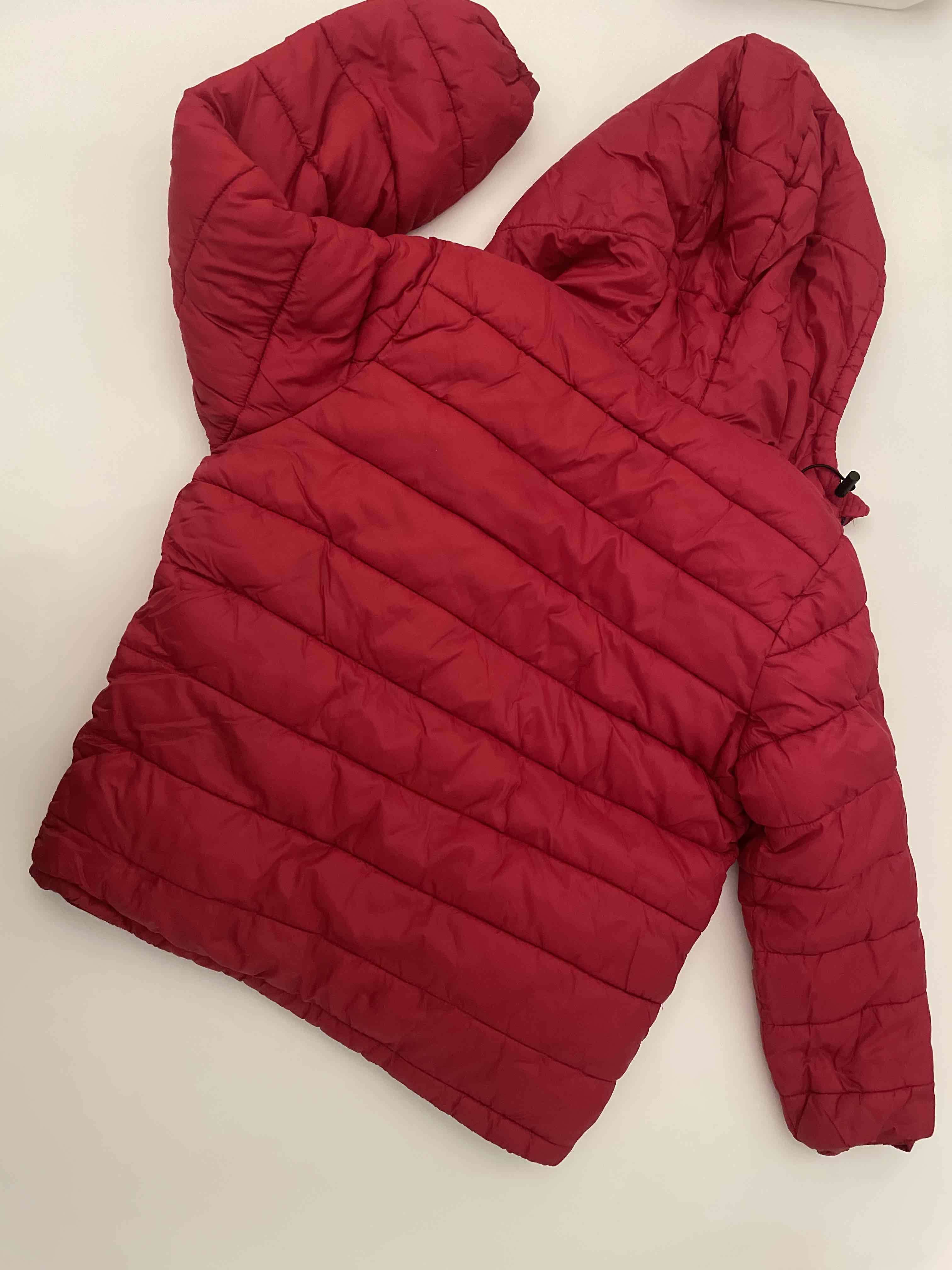 Chaqueta acolchada roja con capucha - miniatura 3