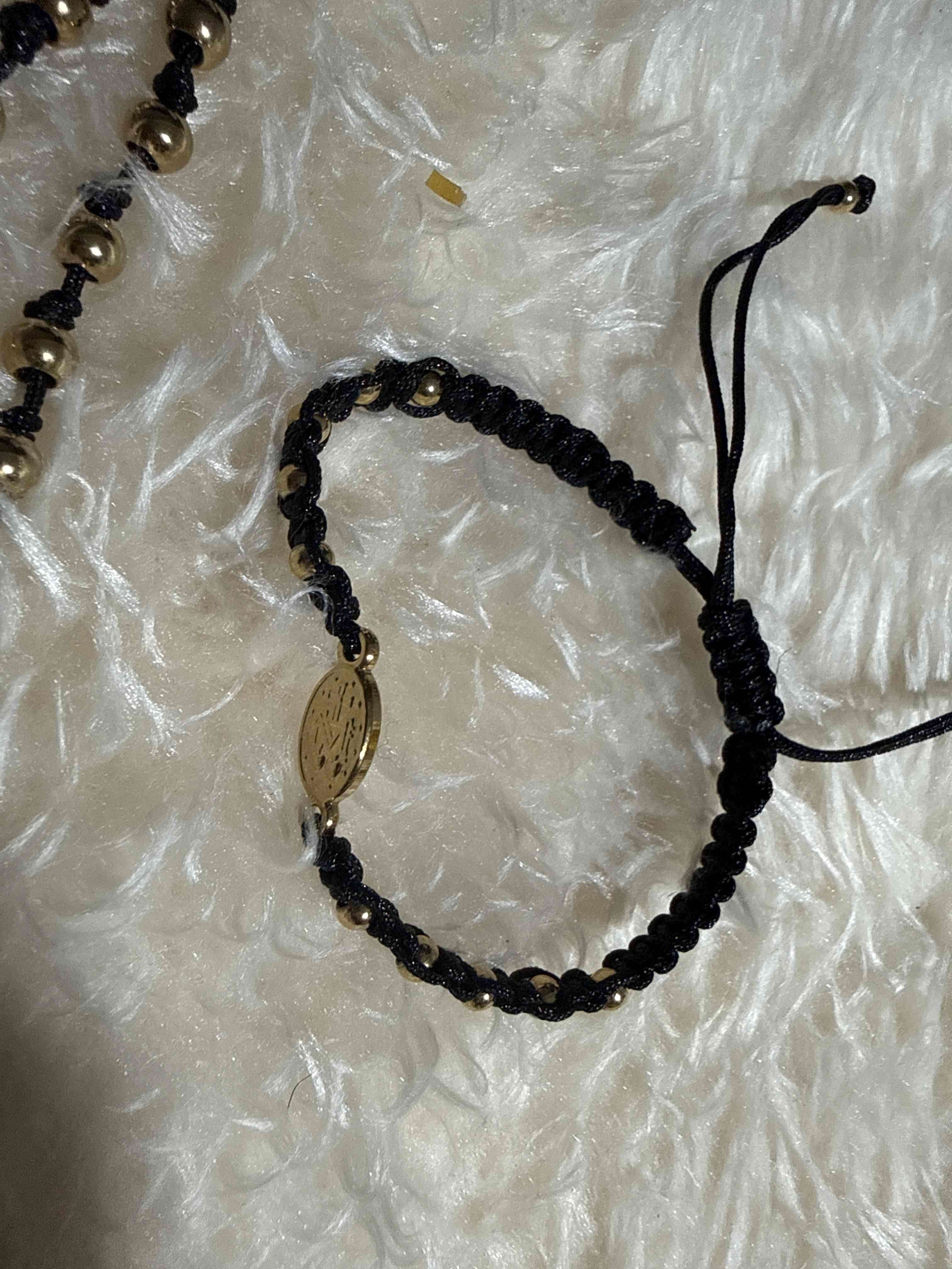 Brazaletes de macramé con dijes - miniatura 4