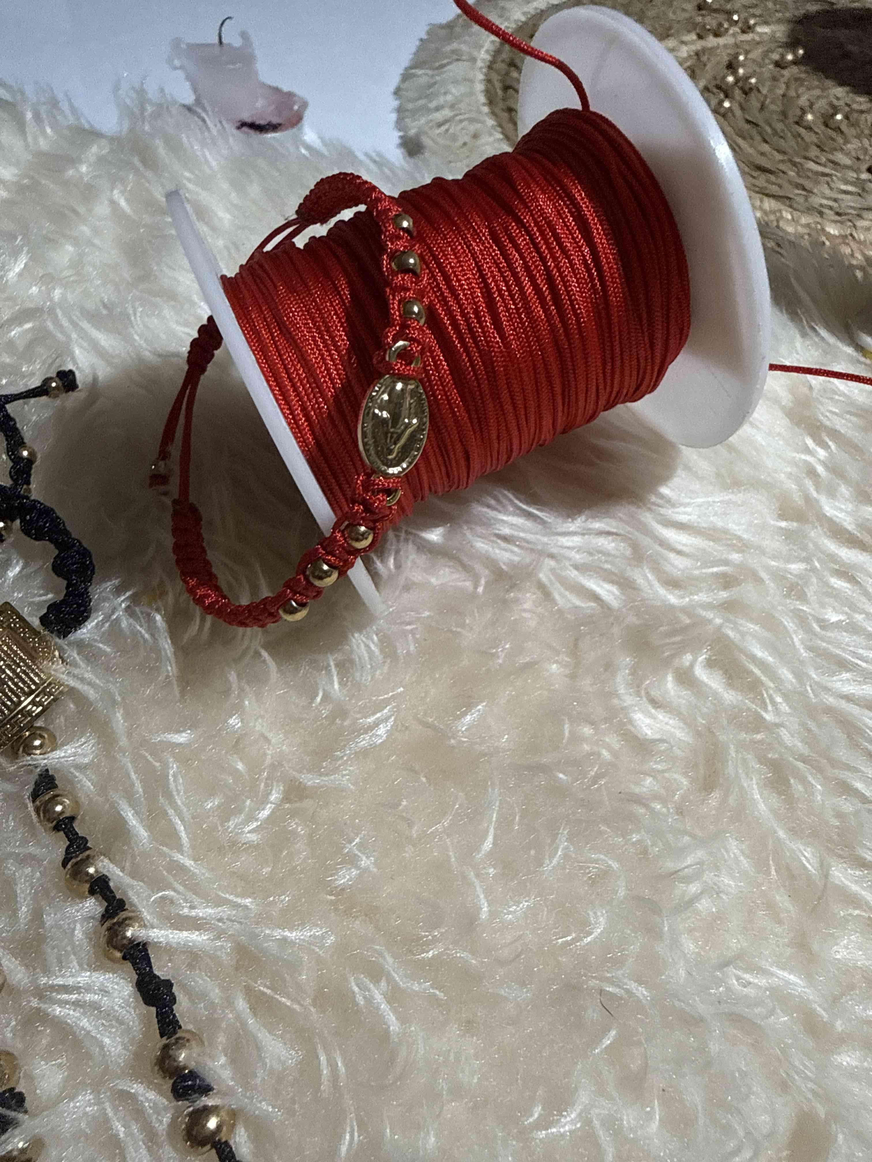 Brazaletes de macramé con dijes - miniatura 6