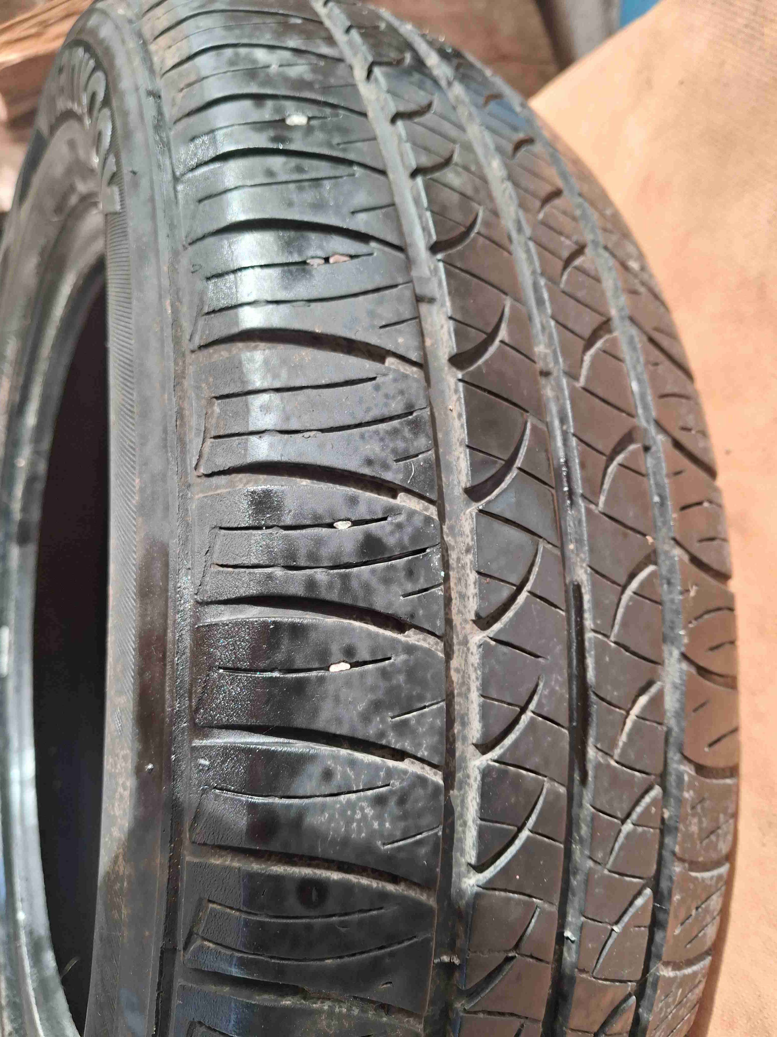 Par de neumáticos Hankook usados - miniatura 2