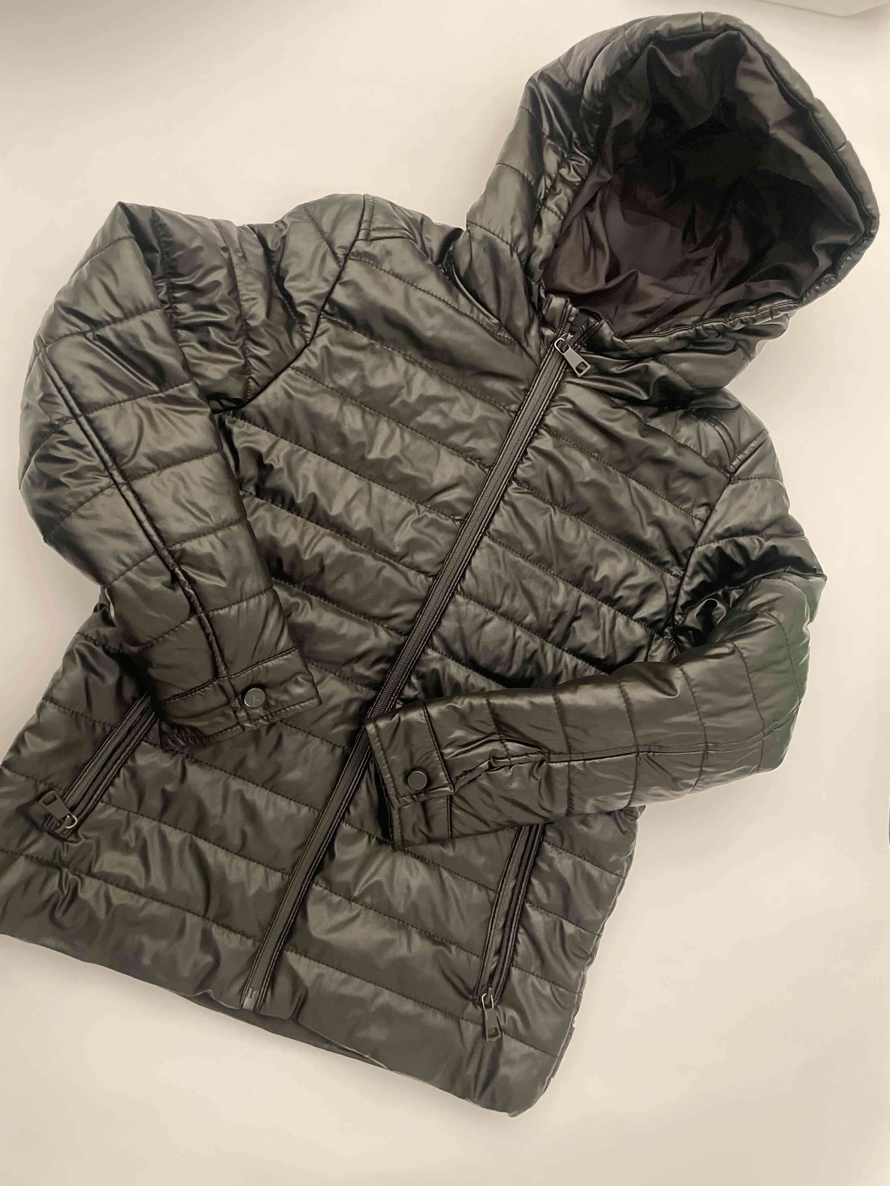 Parka negra con capucha Zara para niño