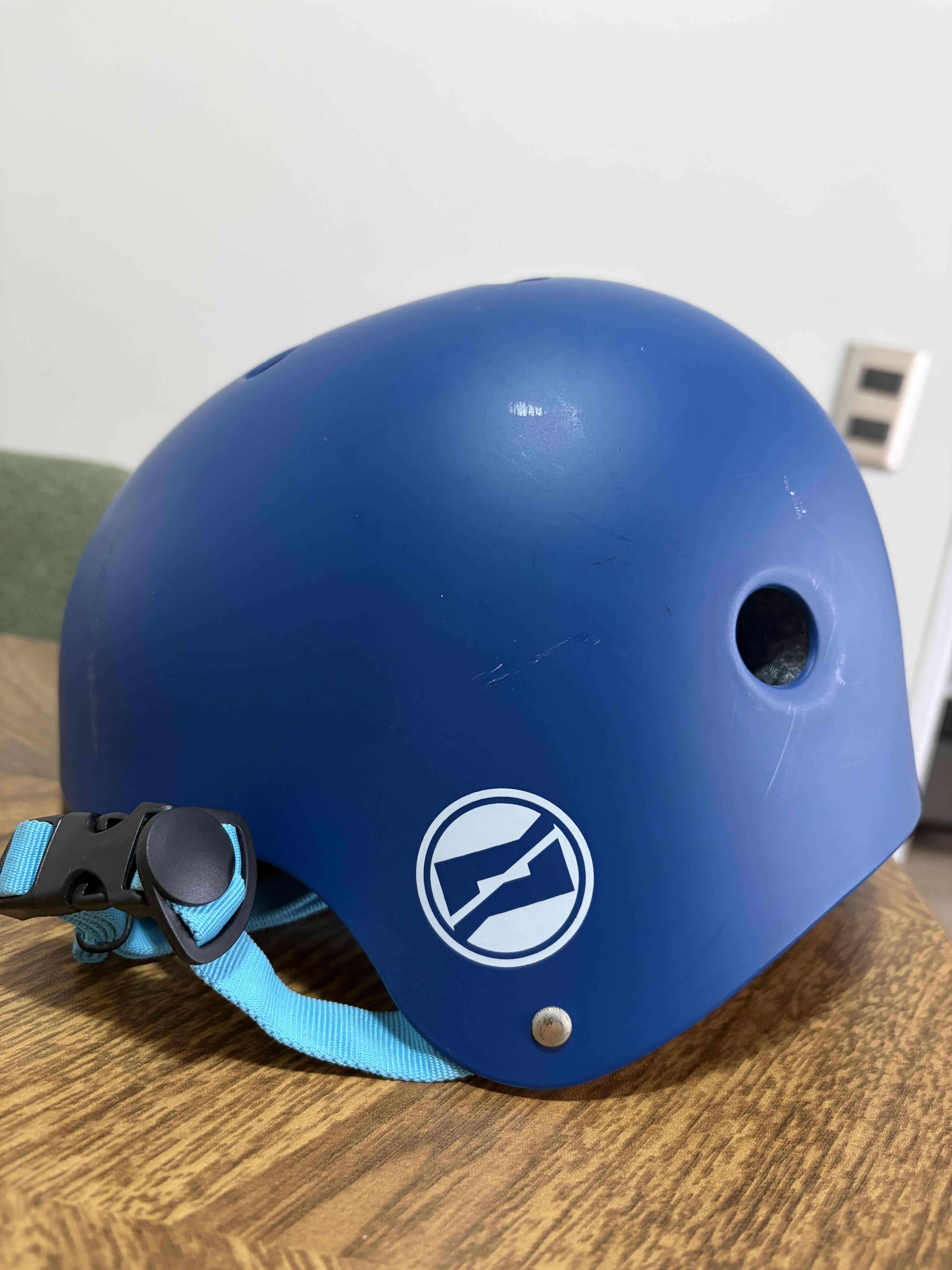 Casco azul Polemic - 2