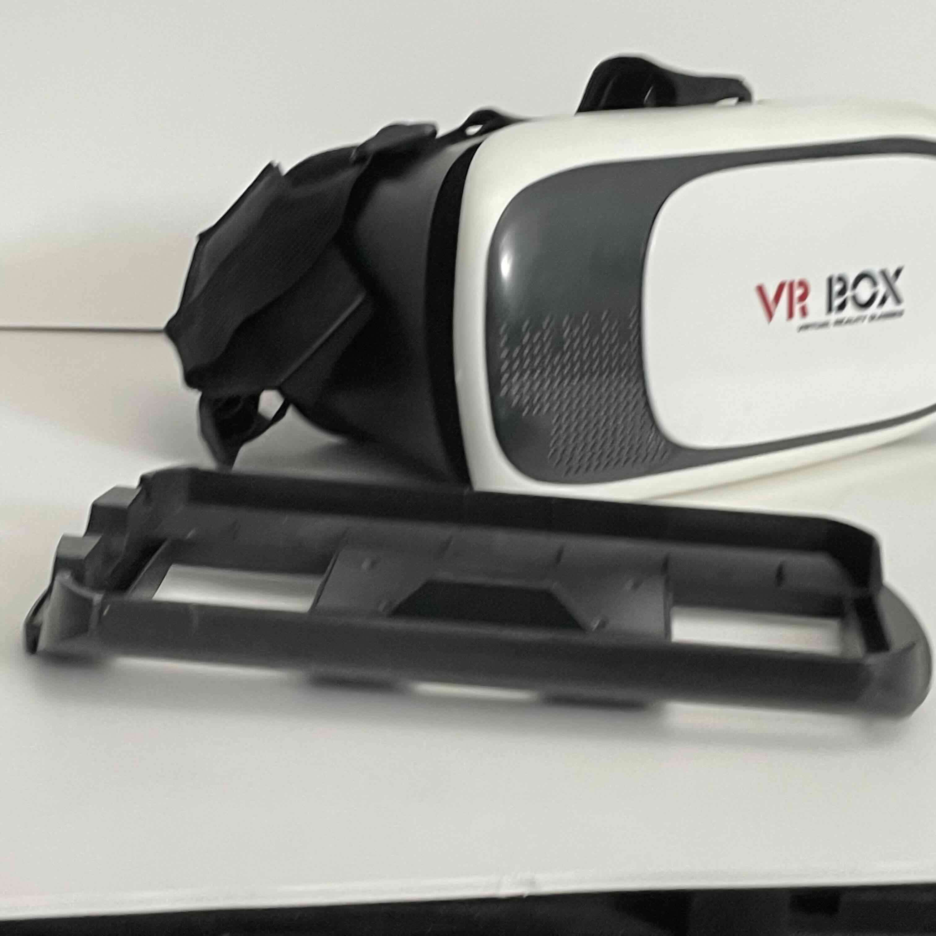 Gafas de realidad virtual negras - miniatura 4