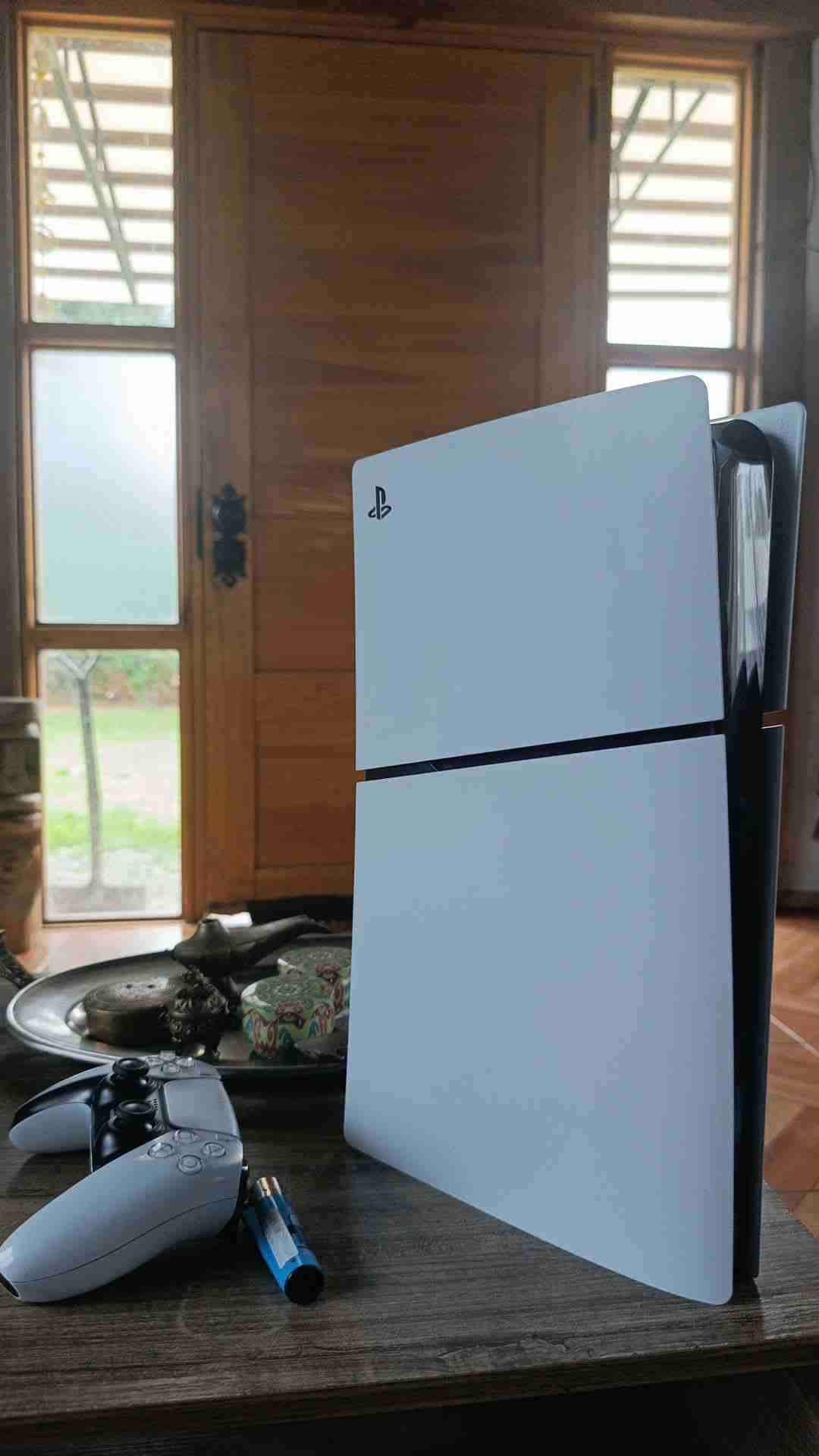 Consola PlayStation 5 con control